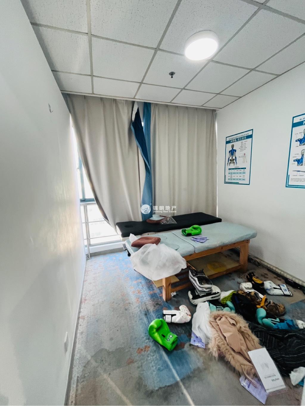 南京西路博鸿大厦77平米写字楼出租