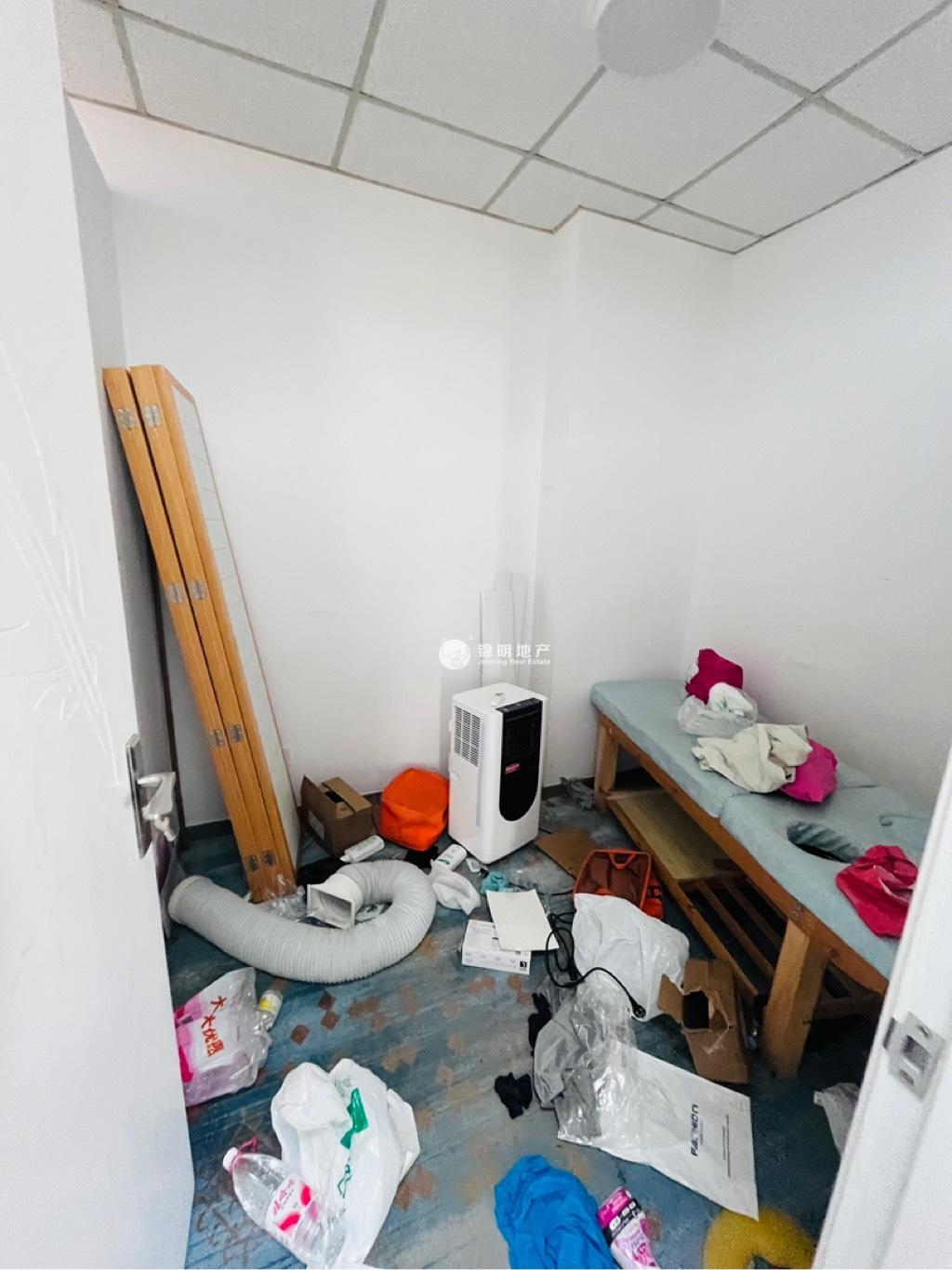 南京西路博鸿大厦77平米写字楼出租