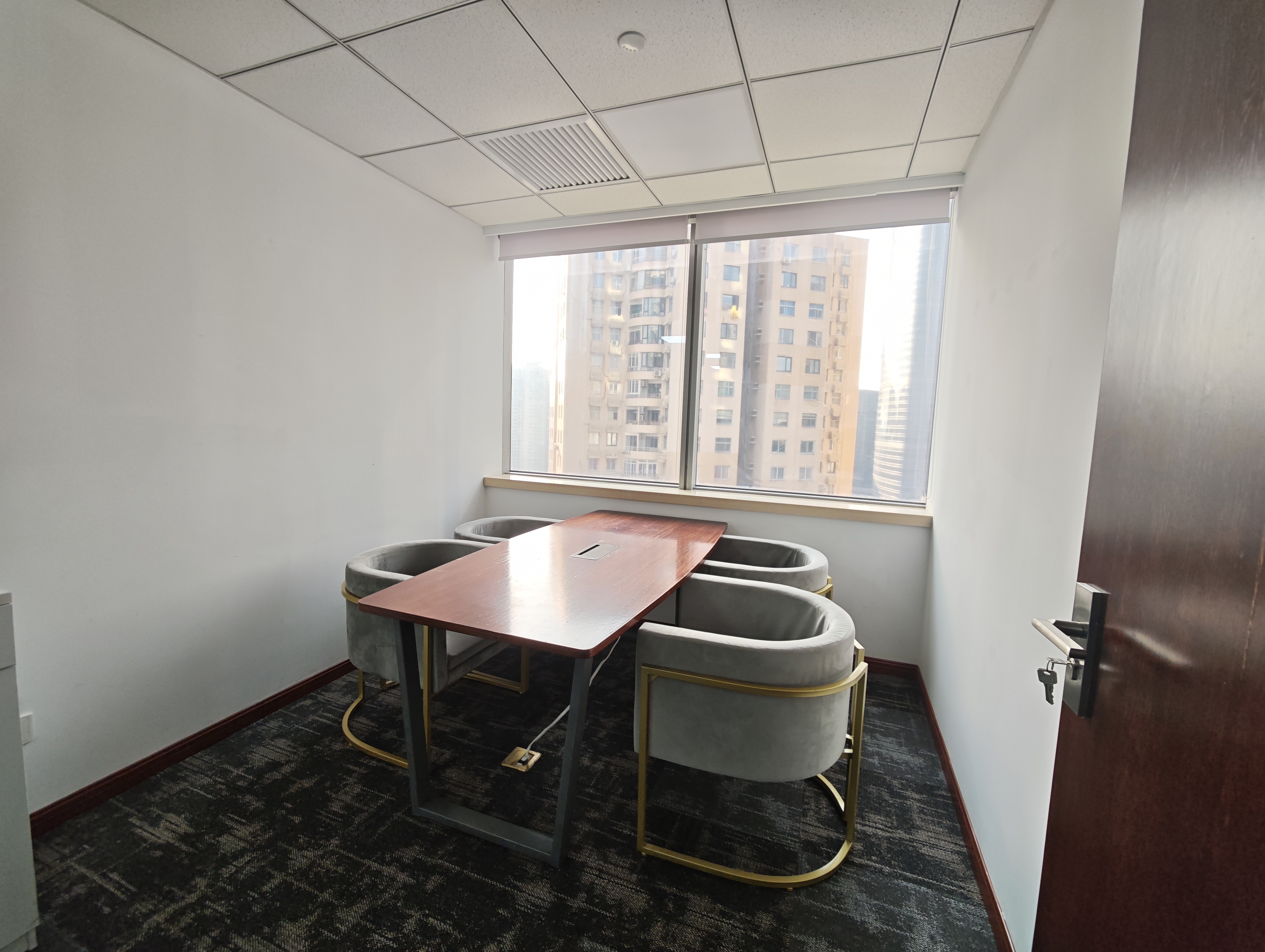 徐家汇上海实业大厦228平米写字楼出租