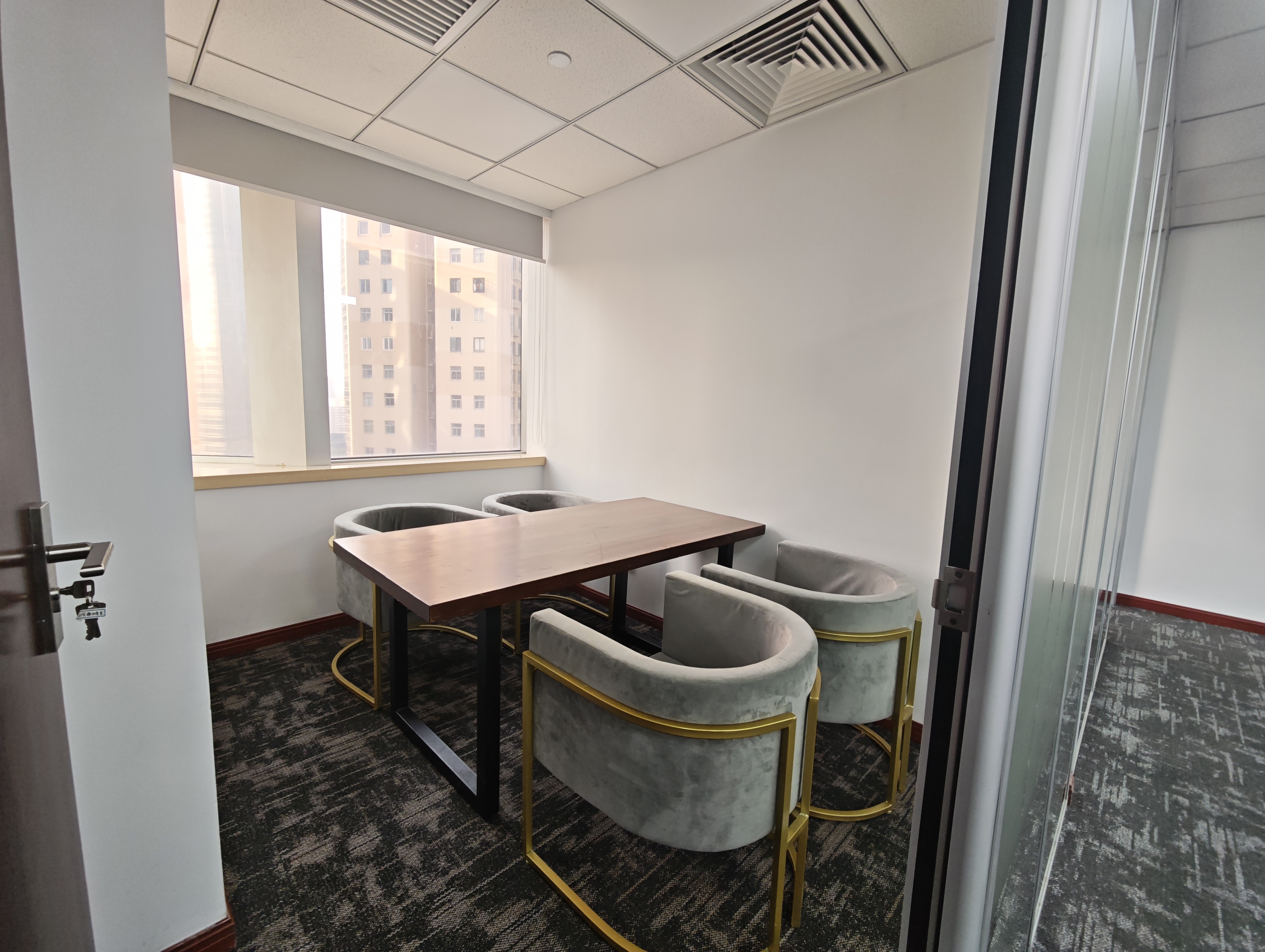 徐家汇上海实业大厦228平米写字楼出租