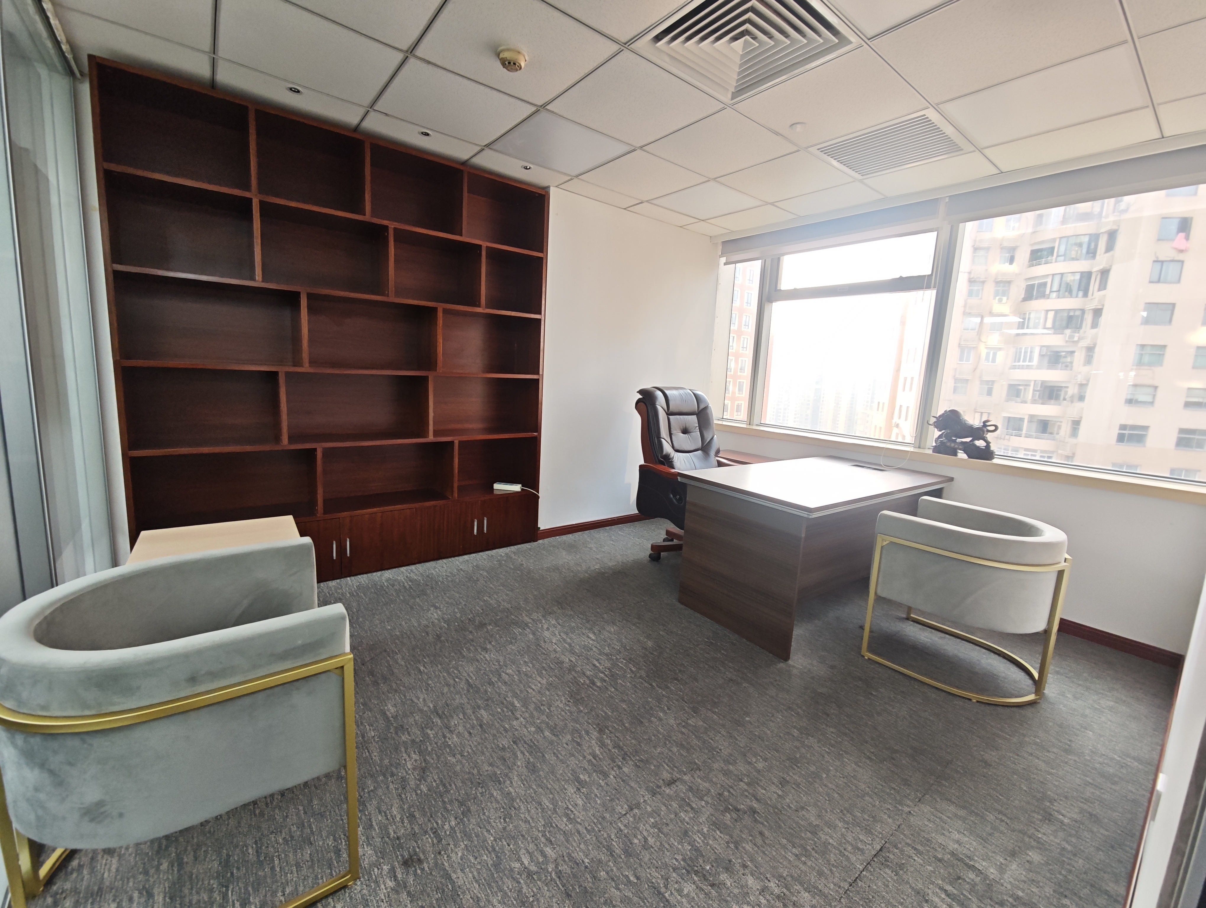 徐家汇上海实业大厦228平米写字楼出租