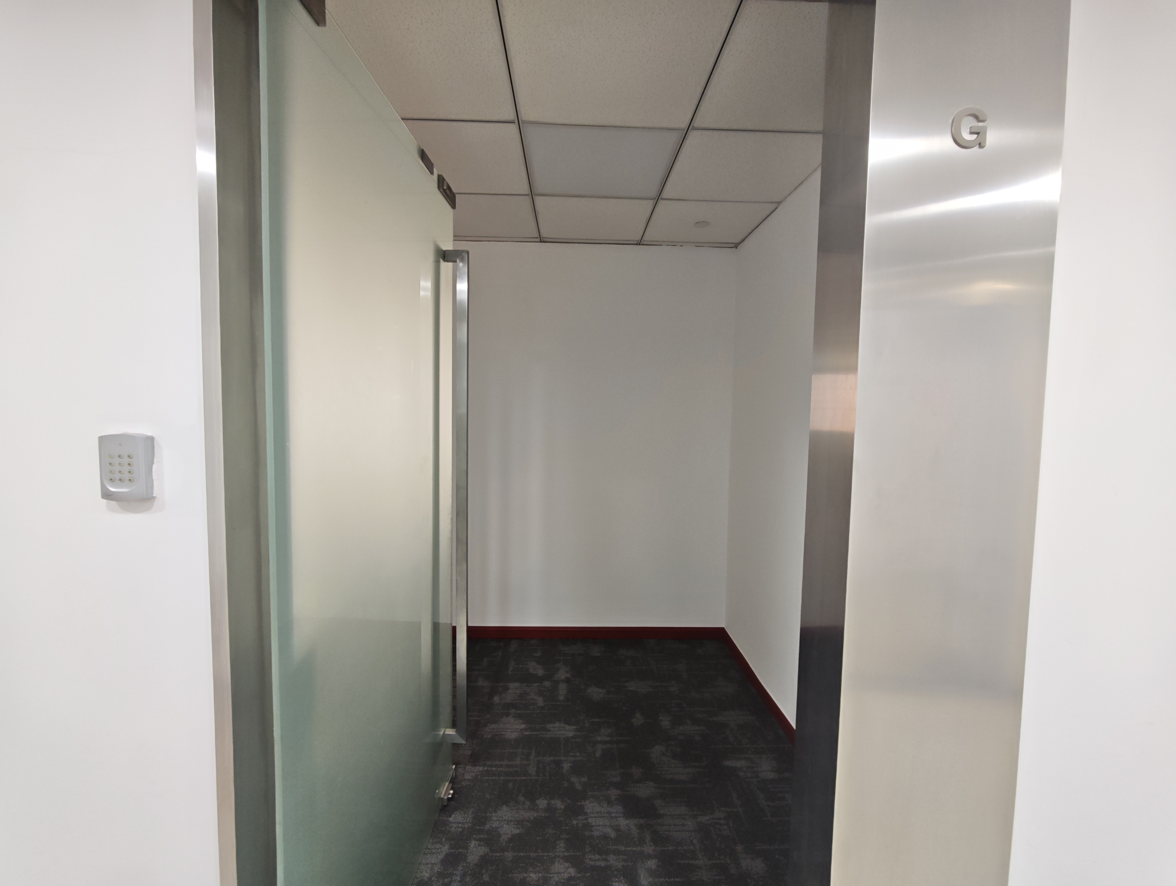 徐家汇上海实业大厦228平米写字楼出租