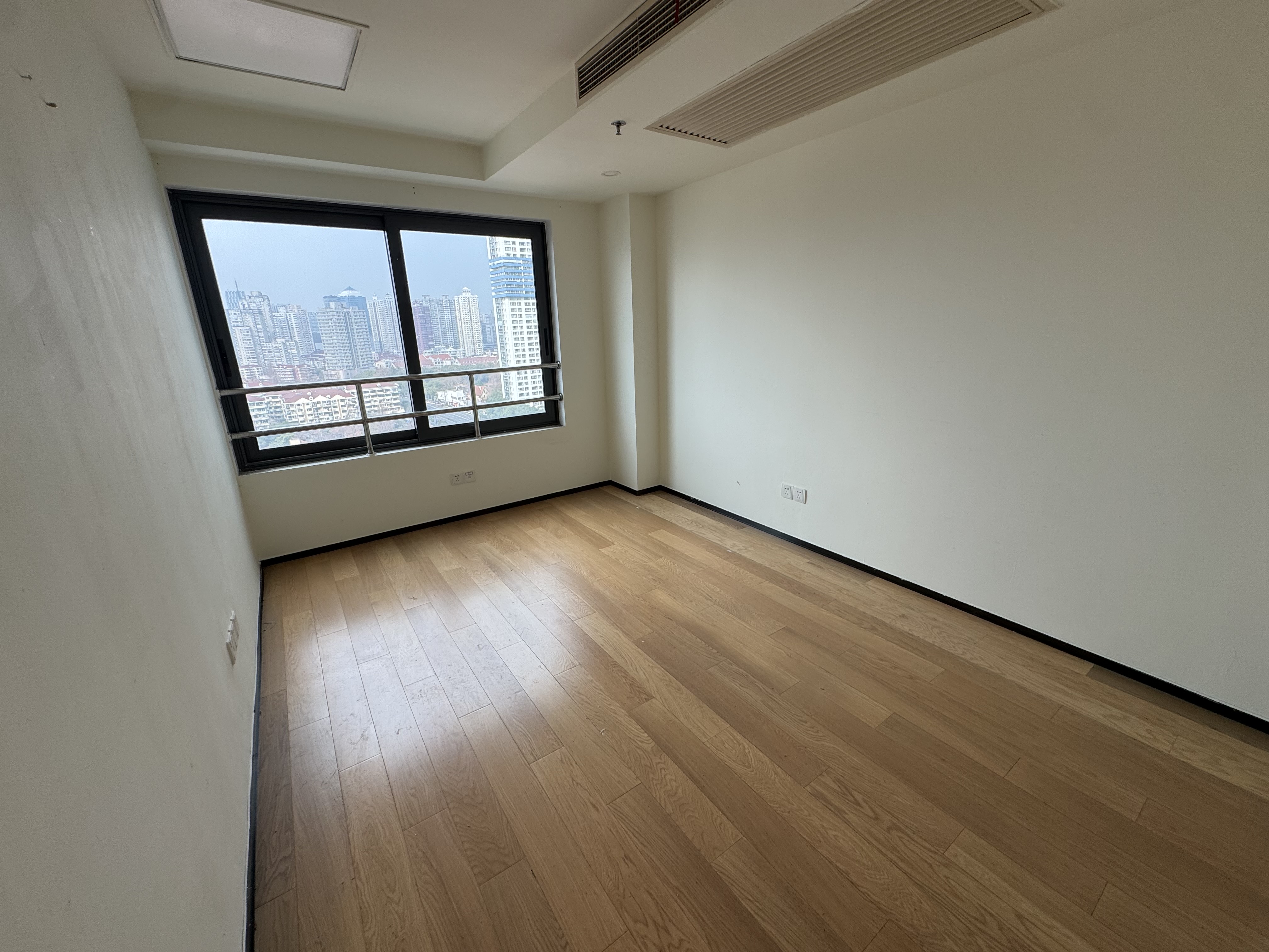 中山公园舜元企业发展大厦64平米写字楼出租