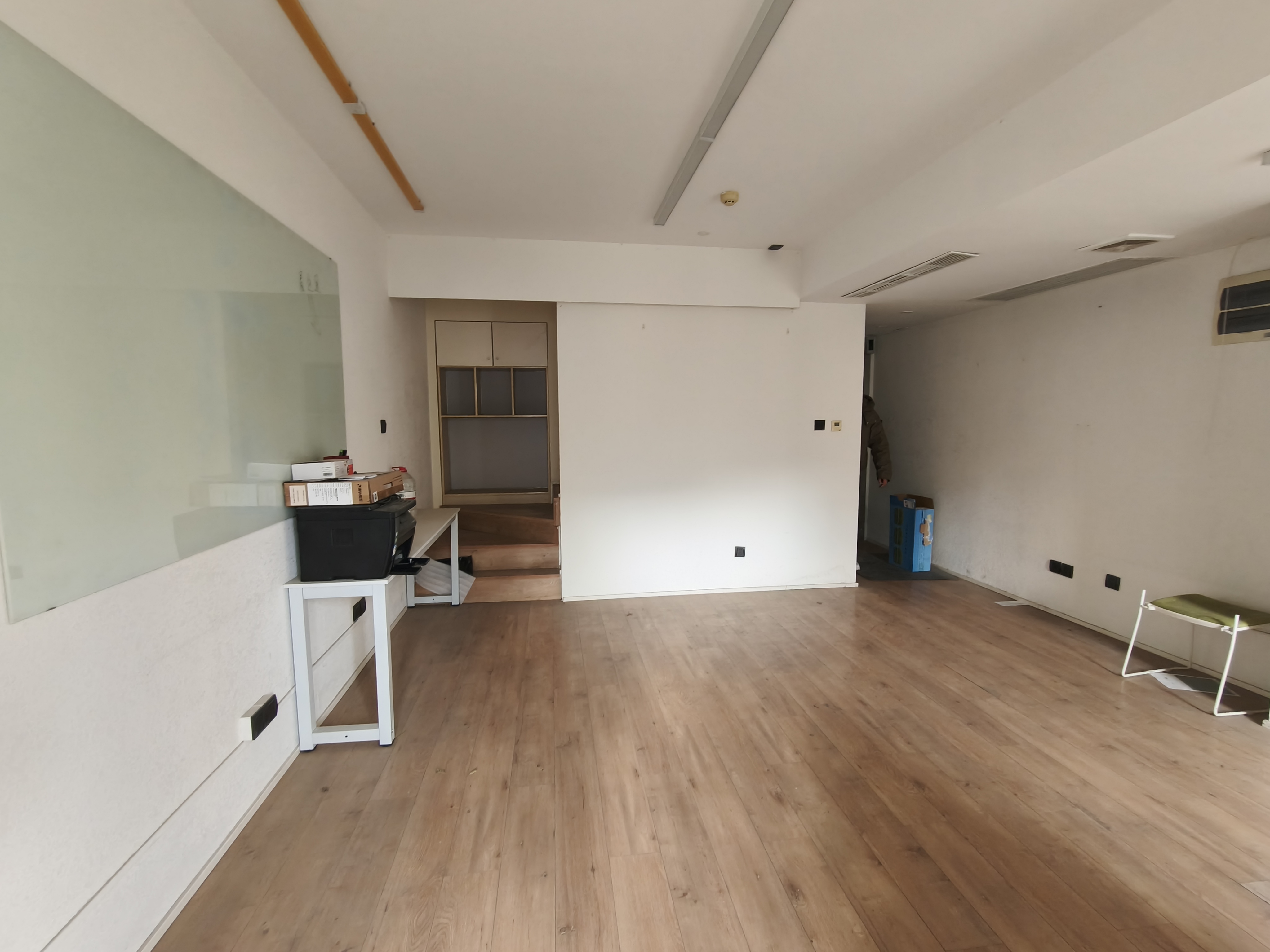 中山公园虹桥国际大厦96平米写字楼出租