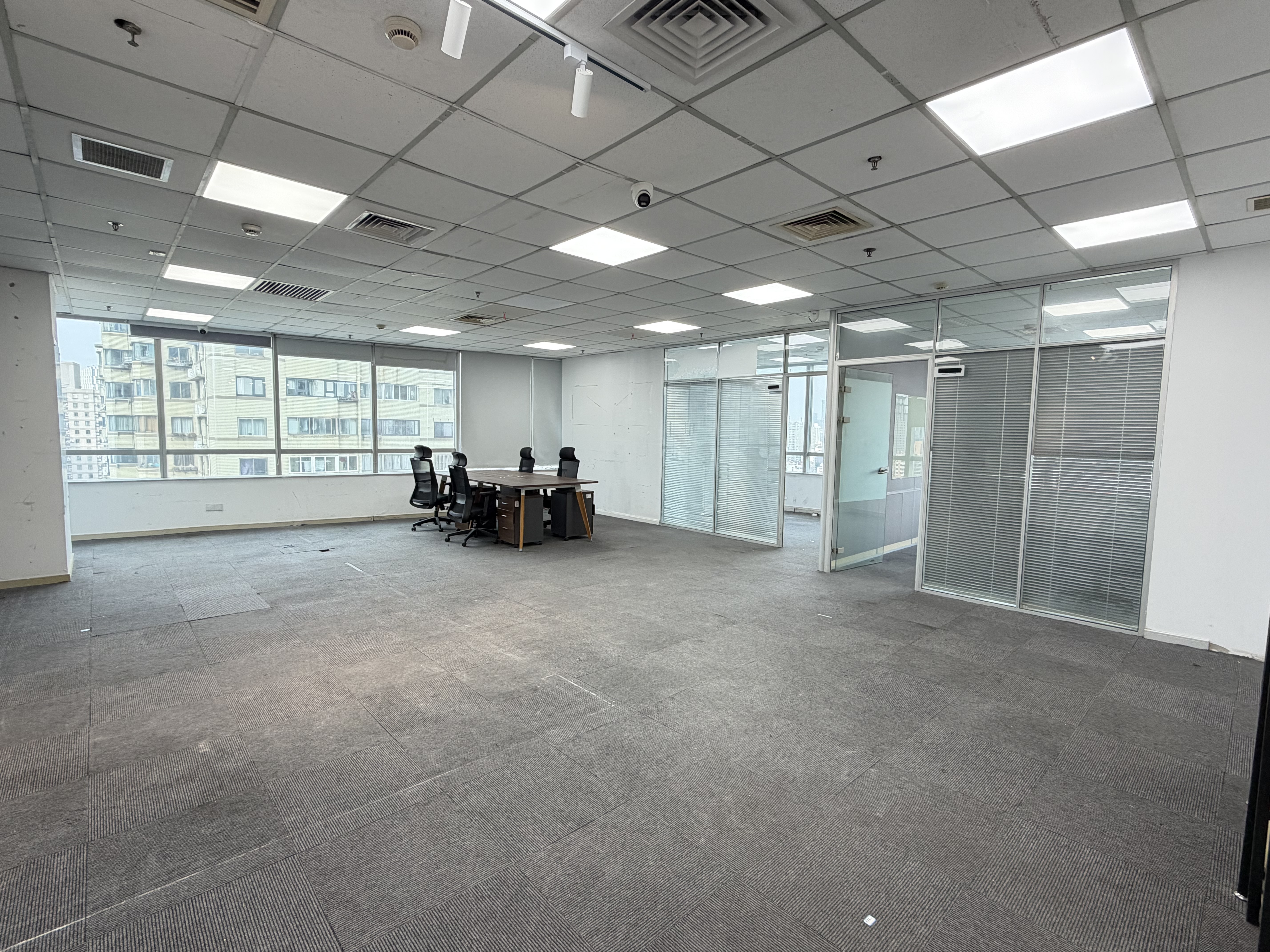 中山公园绿地商务大厦131平米写字楼出租