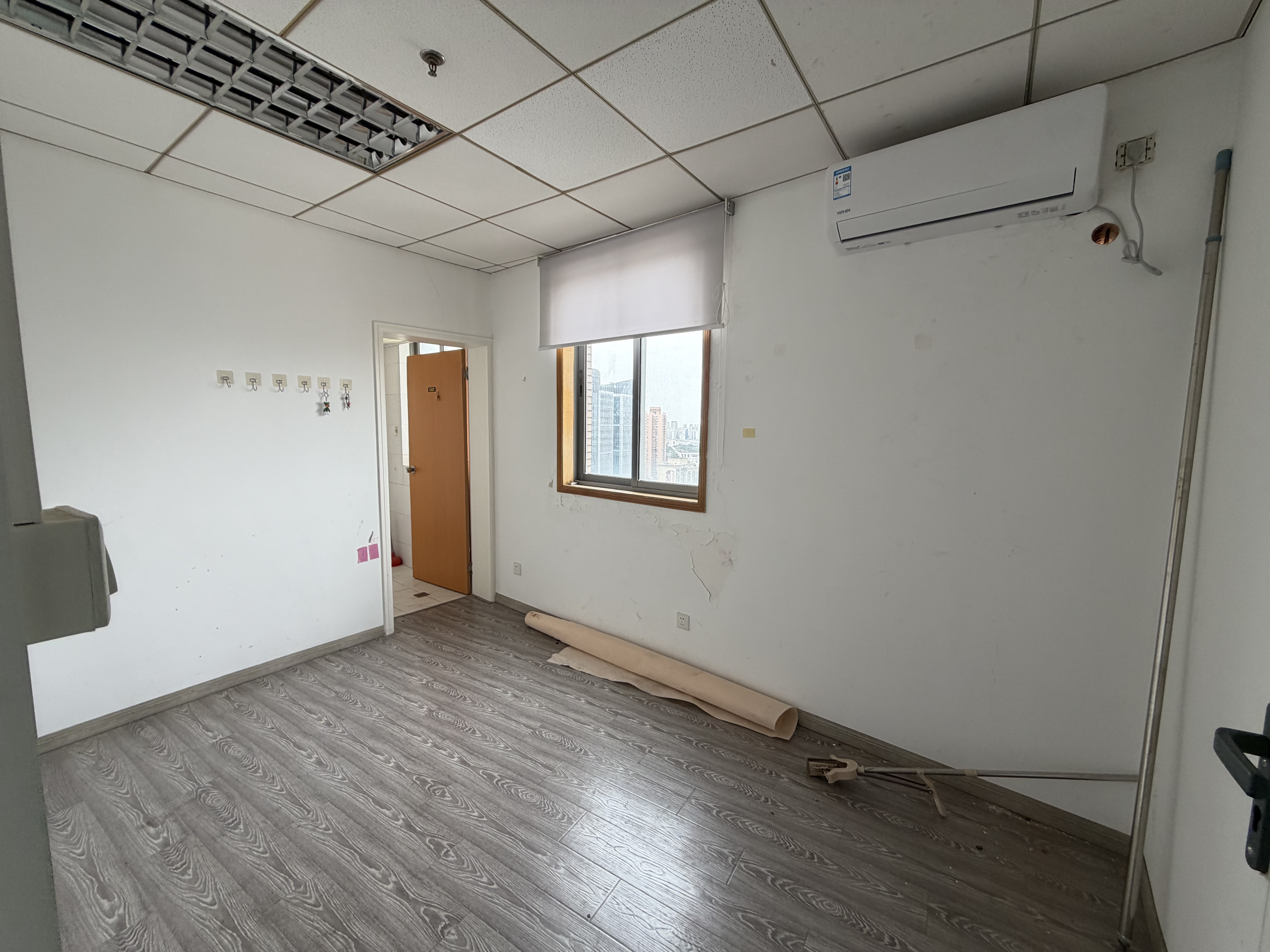 万体馆徐汇晶典大厦158平米写字楼出租