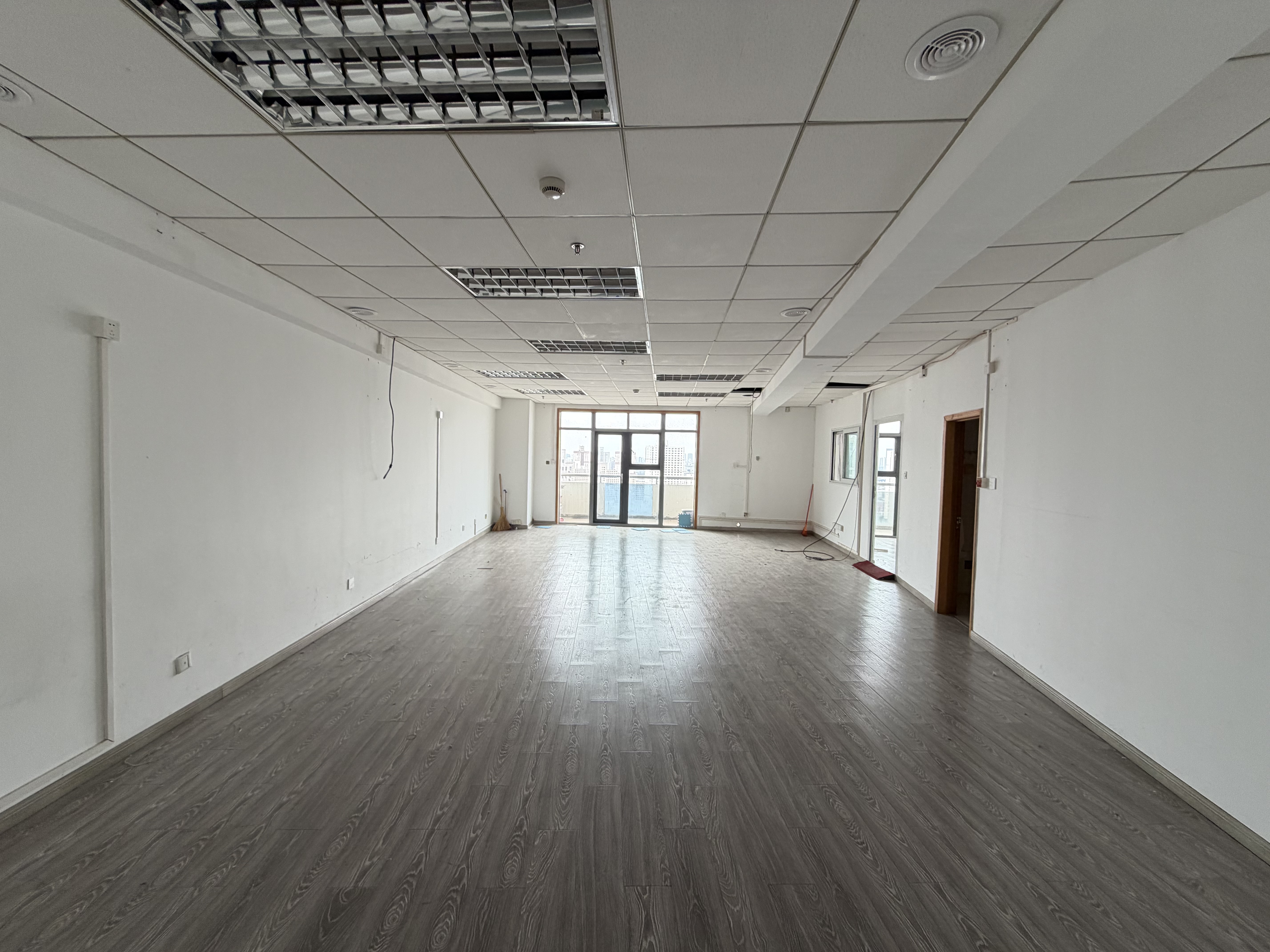 万体馆徐汇晶典大厦158平米写字楼出租