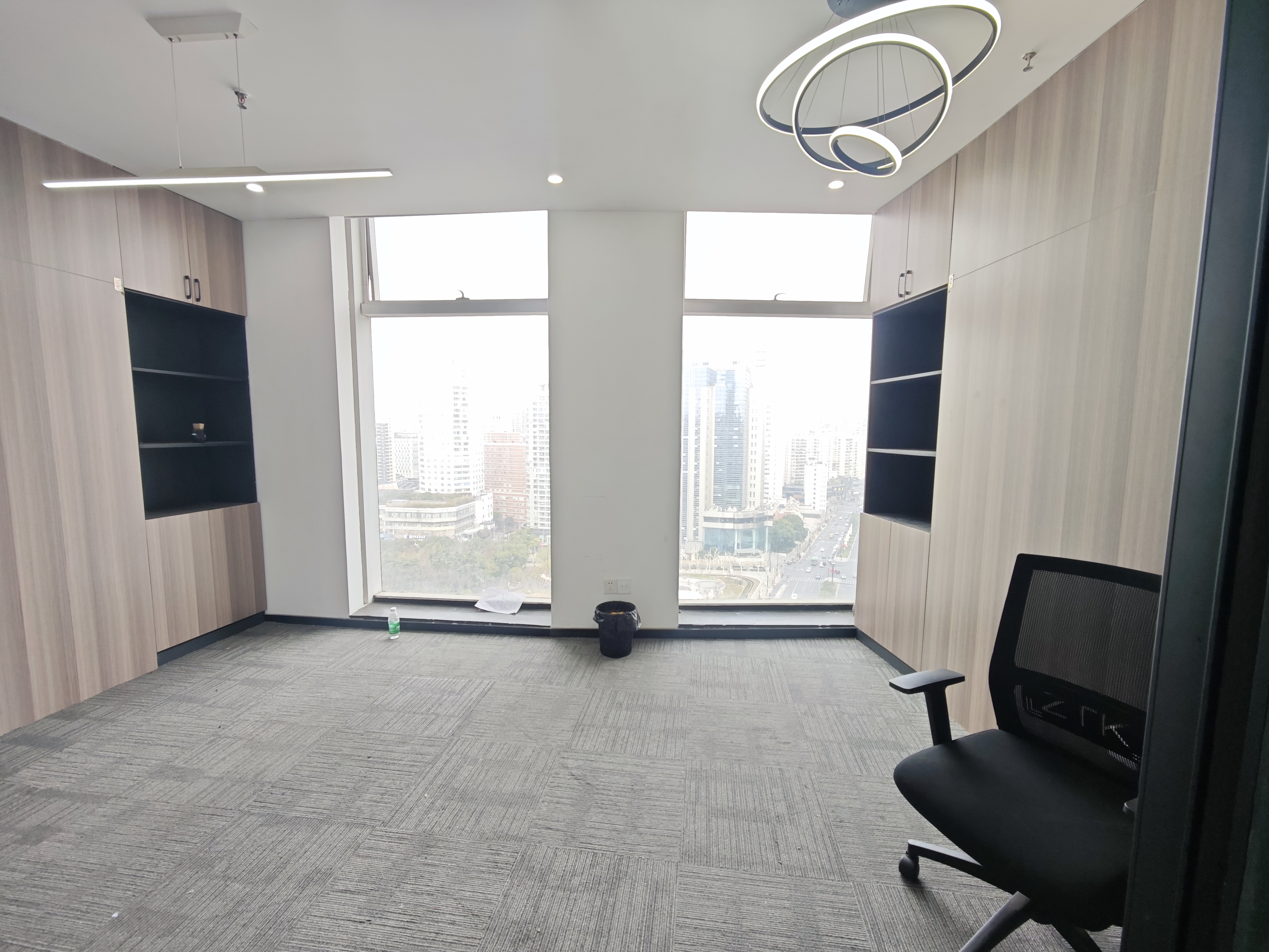 长寿路源达大厦72平米写字楼出租