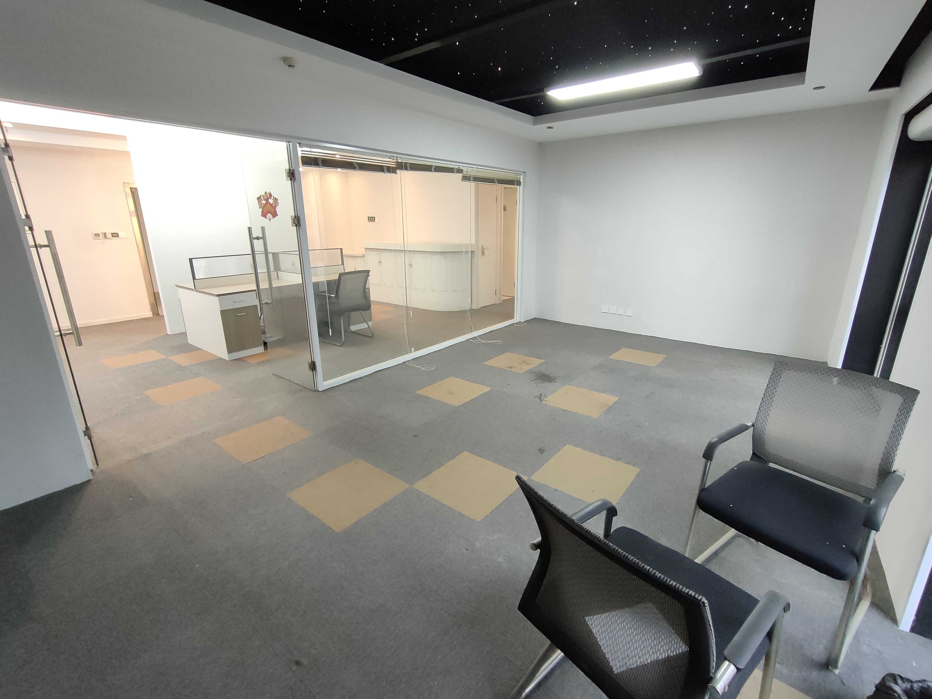 长风国盛中心111平米写字楼出租