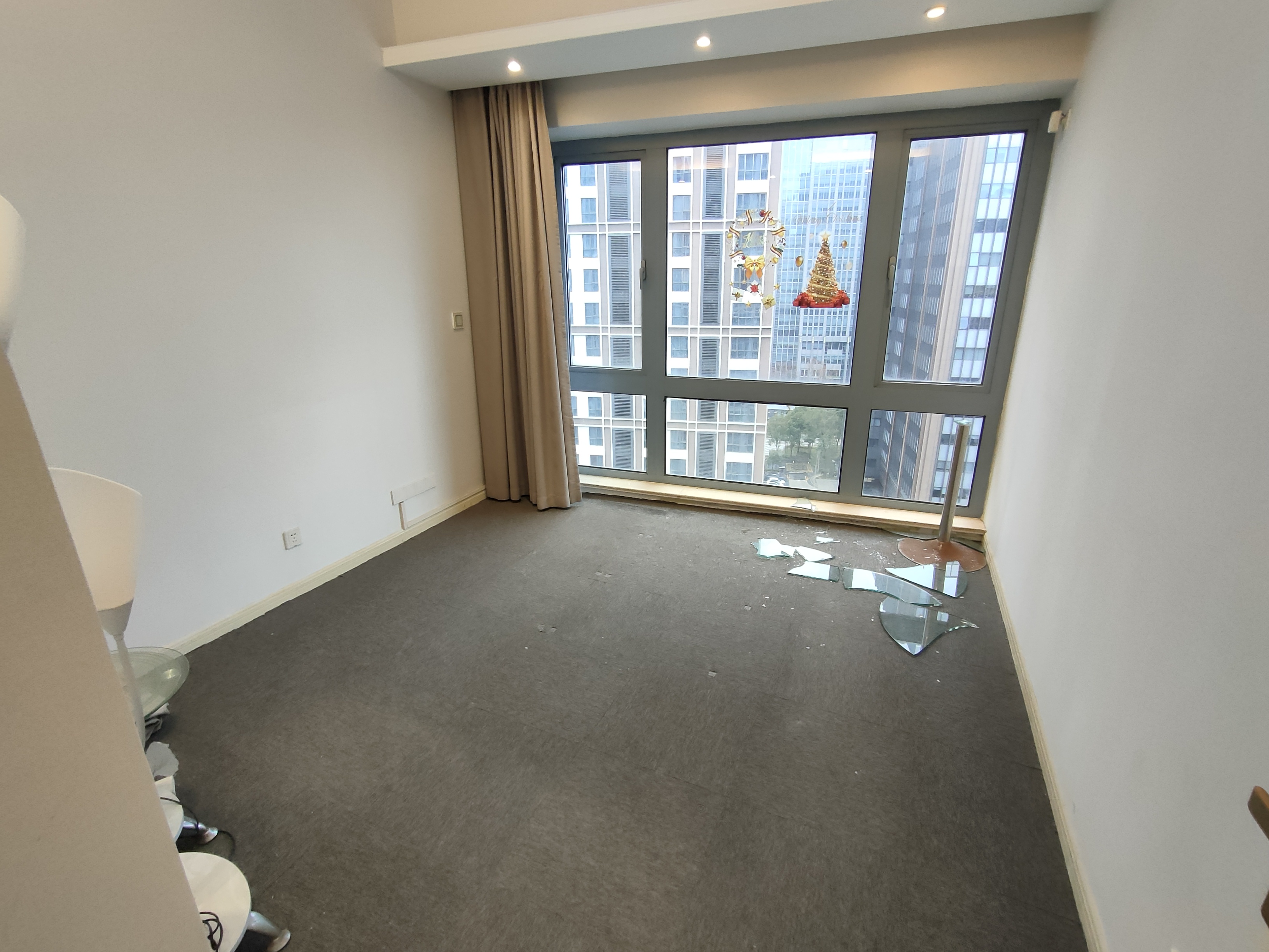 长风国盛中心111平米写字楼出租