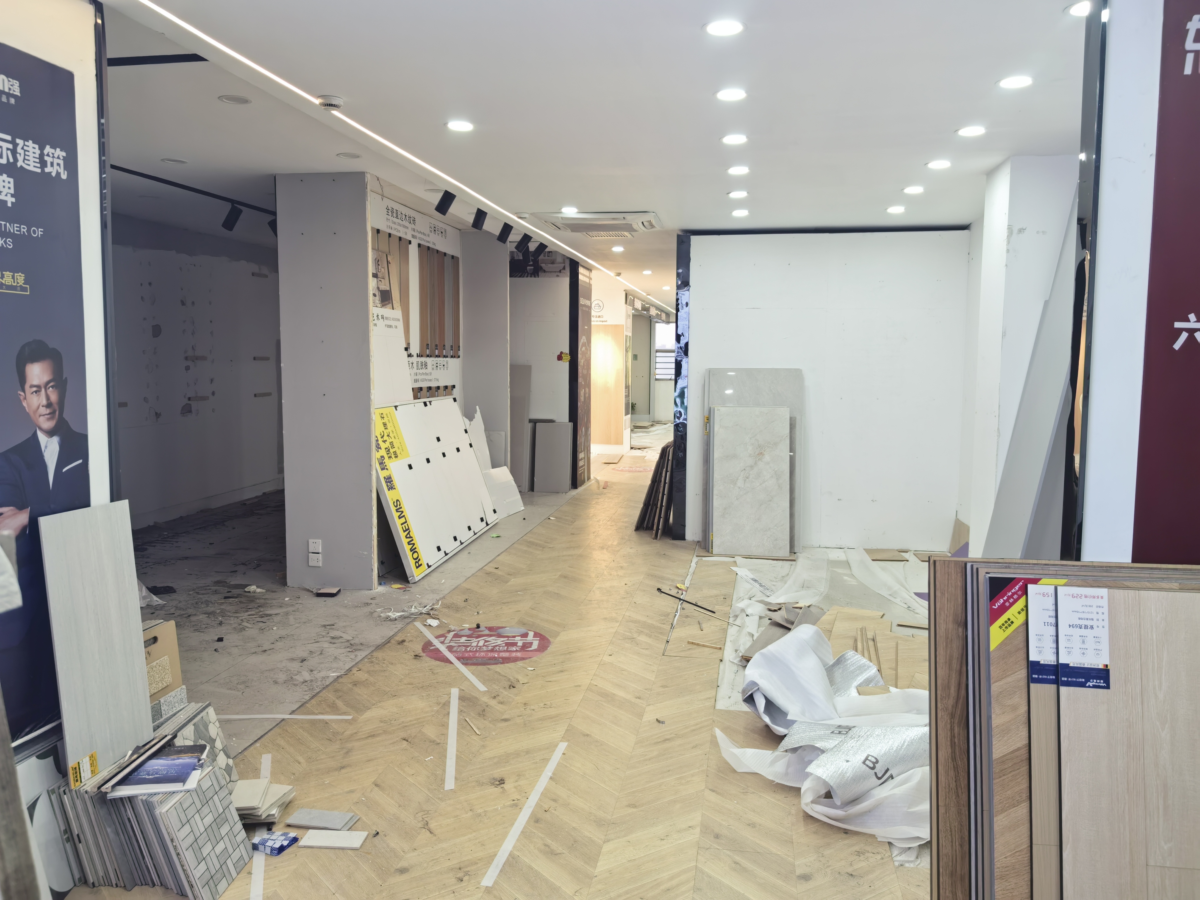 陆家嘴金桃大厦289平米写字楼出租