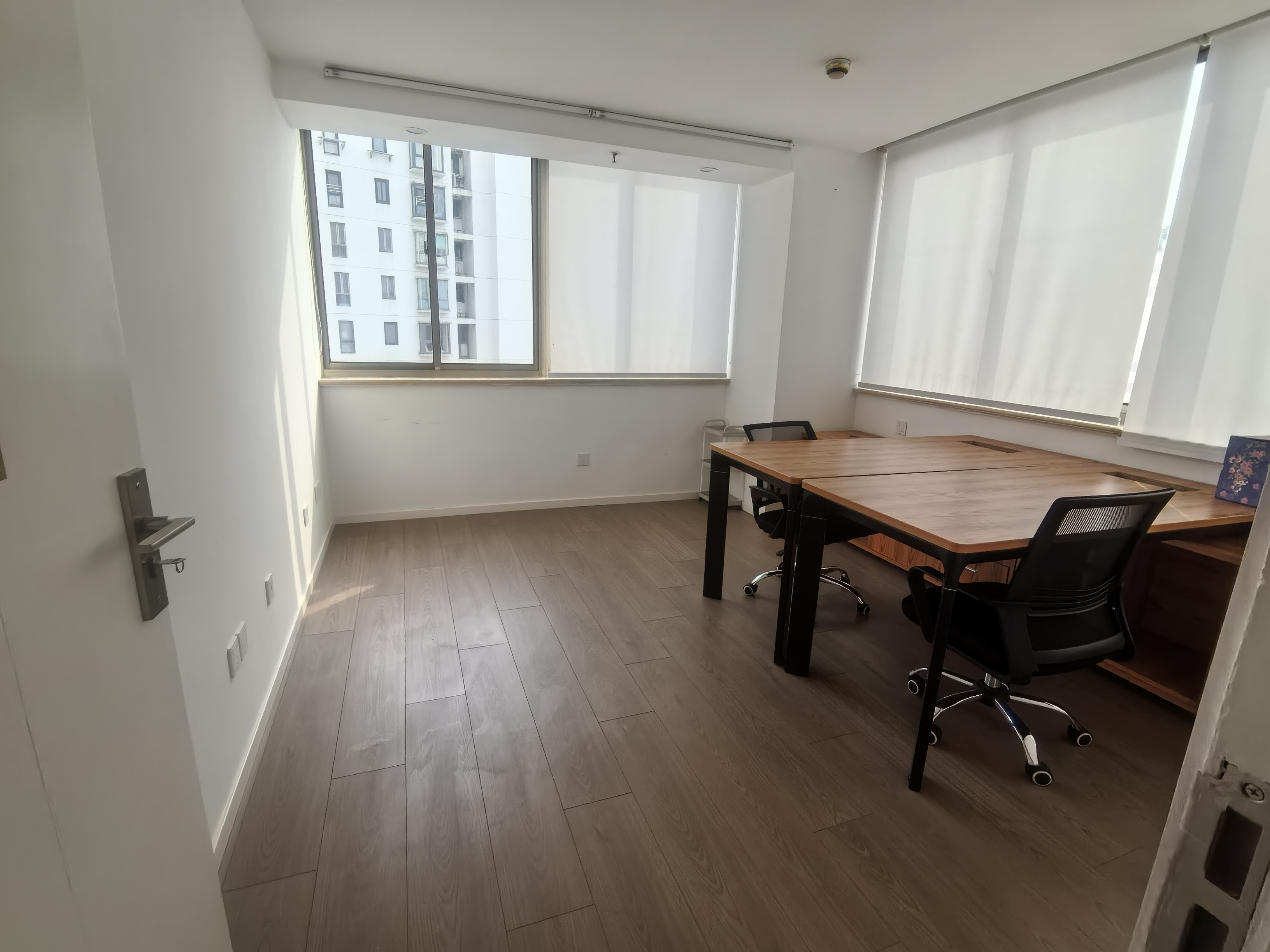 老西门万事利大厦106平米写字楼出租