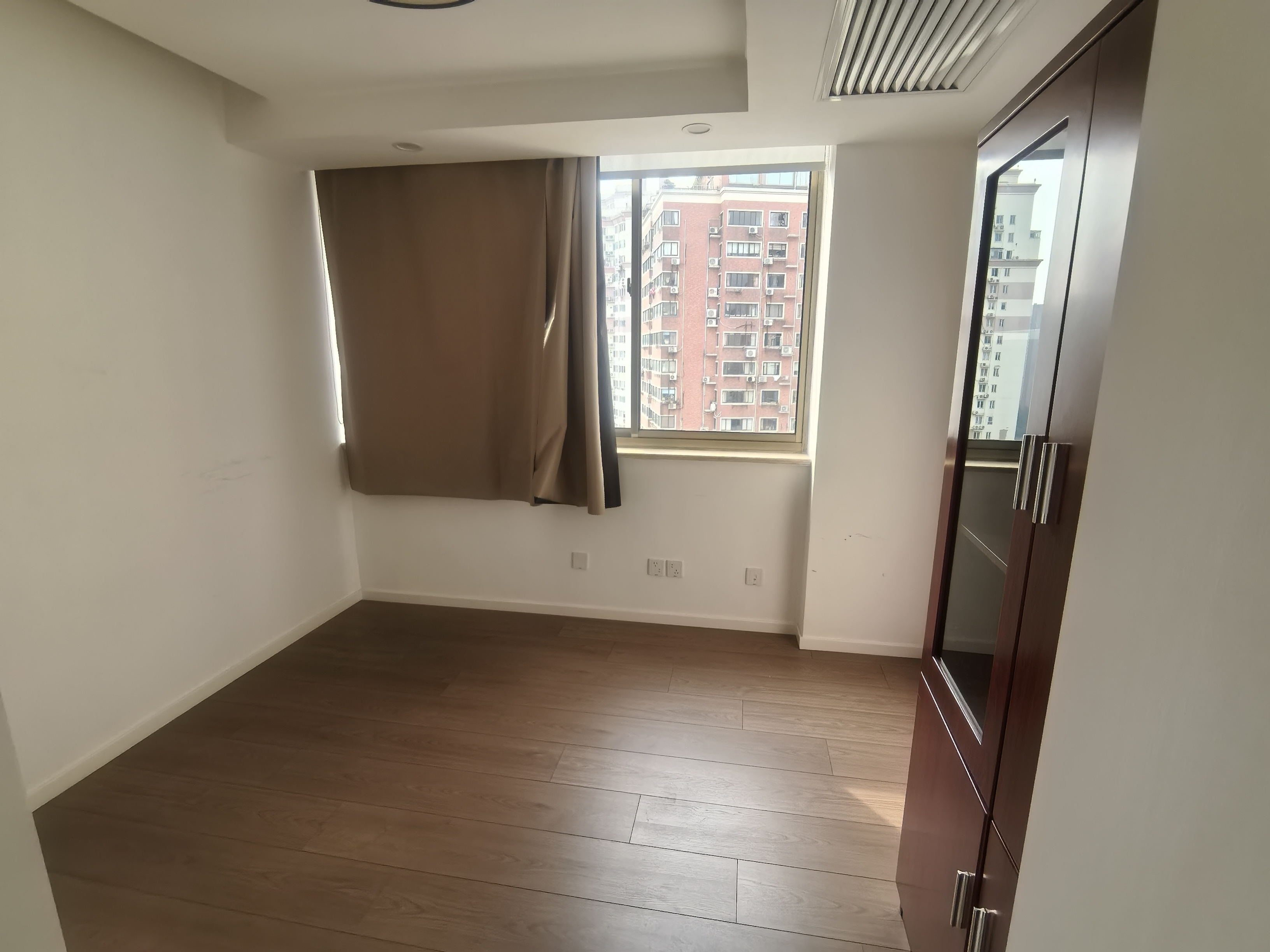 老西门万事利大厦106平米写字楼出租