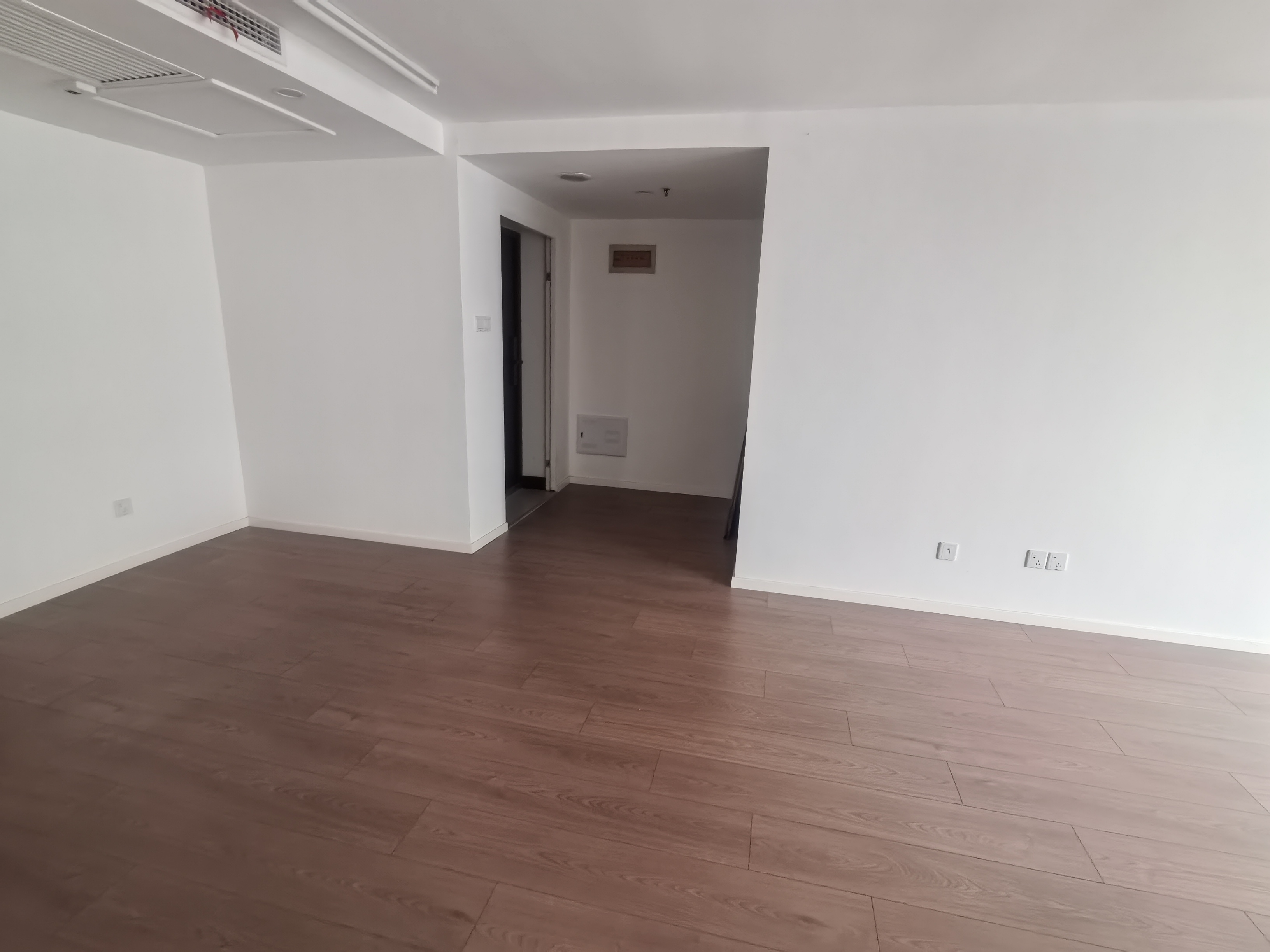 老西门万事利大厦106平米写字楼出租