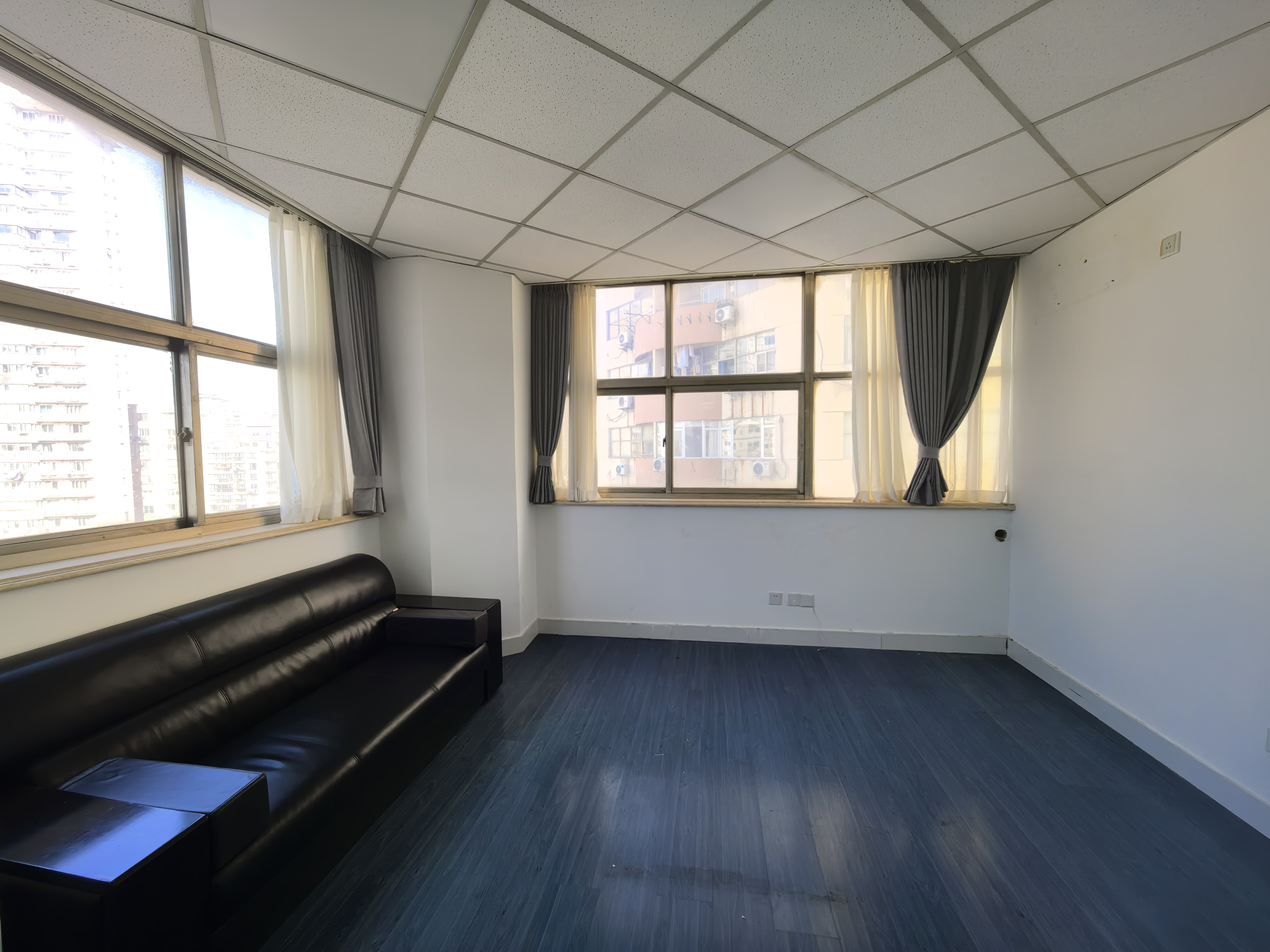 曹杨绿洲广场120平米写字楼出租