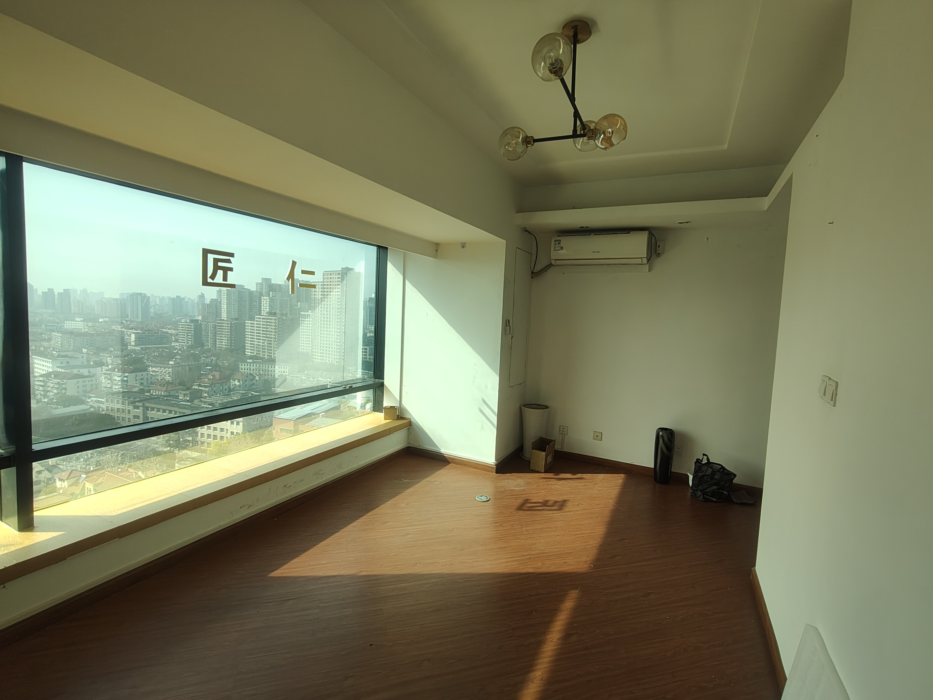 静安寺世纪时空大厦67平米写字楼出租