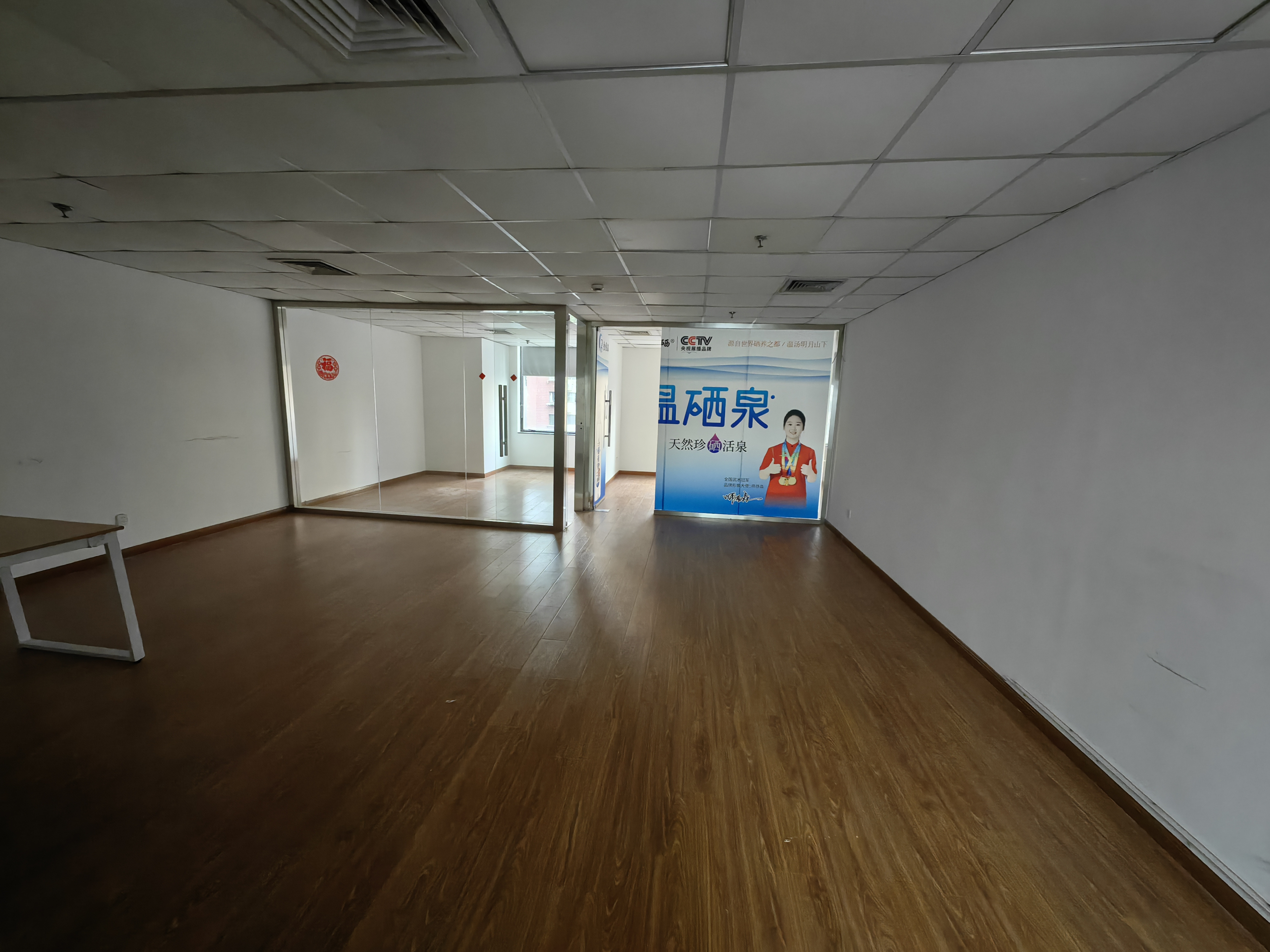 临平路上海商贸大厦108平米写字楼出租