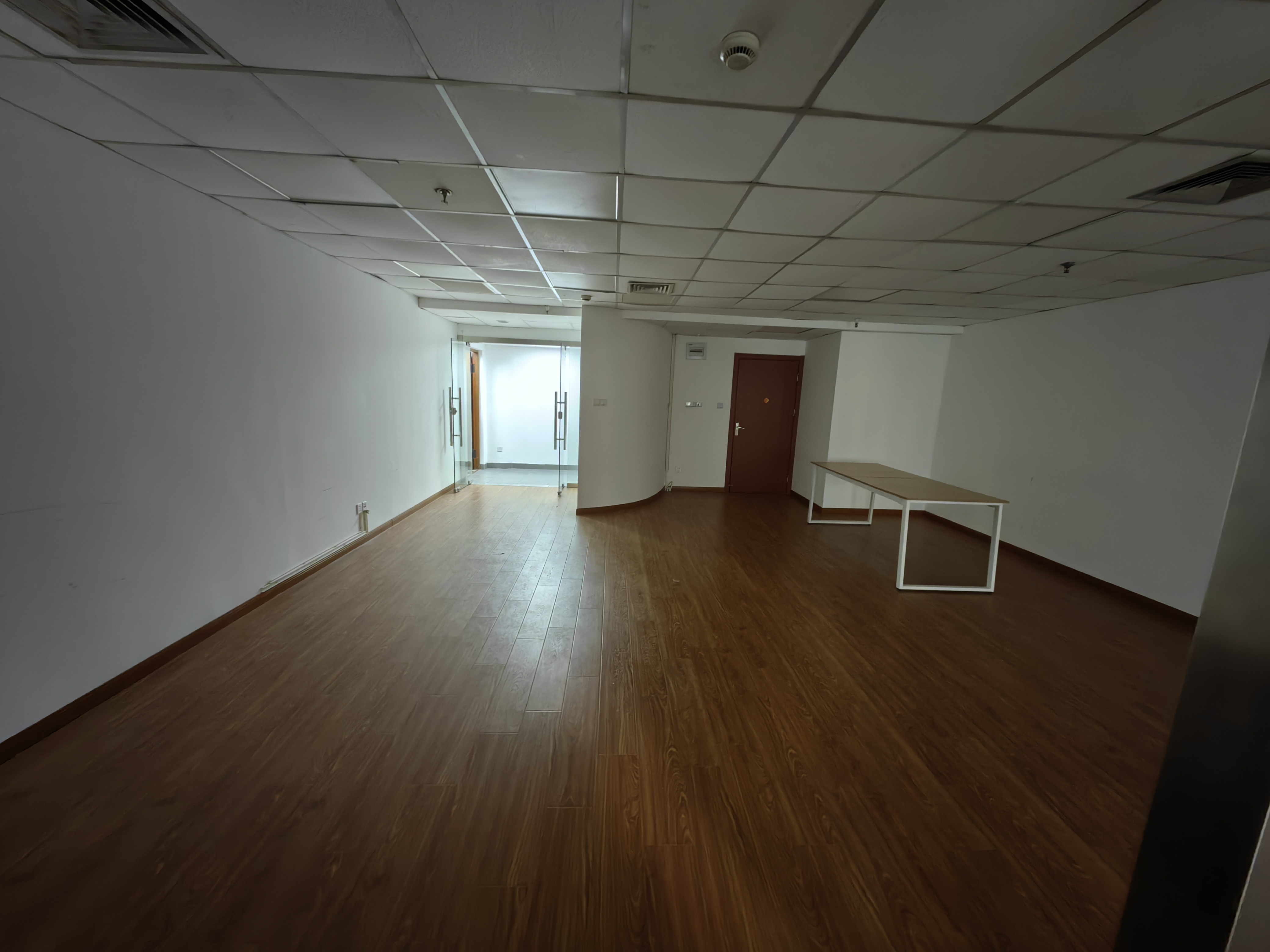 临平路上海商贸大厦108平米写字楼出租