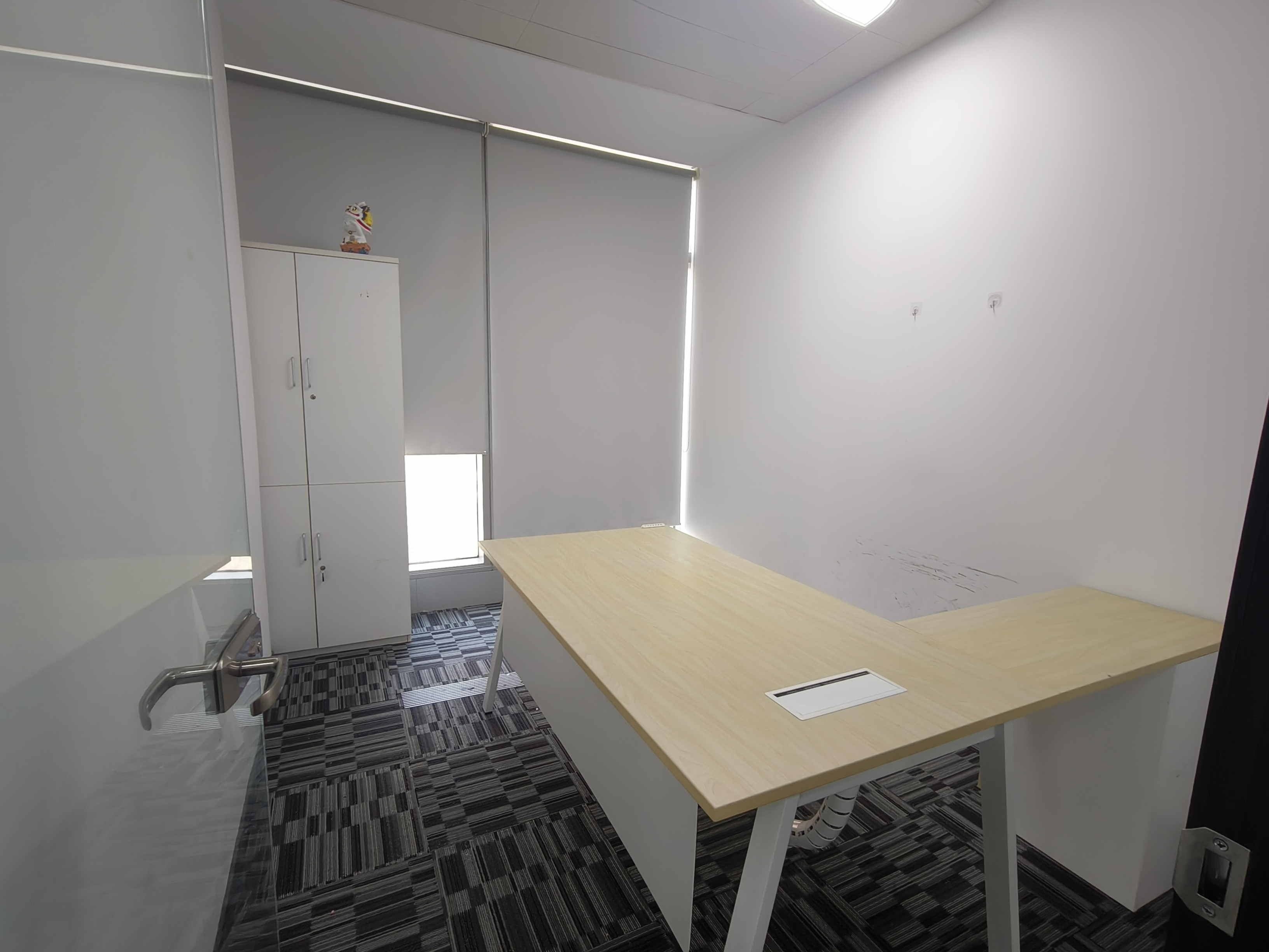 世博滨江绿地海外滩200平米写字楼出租