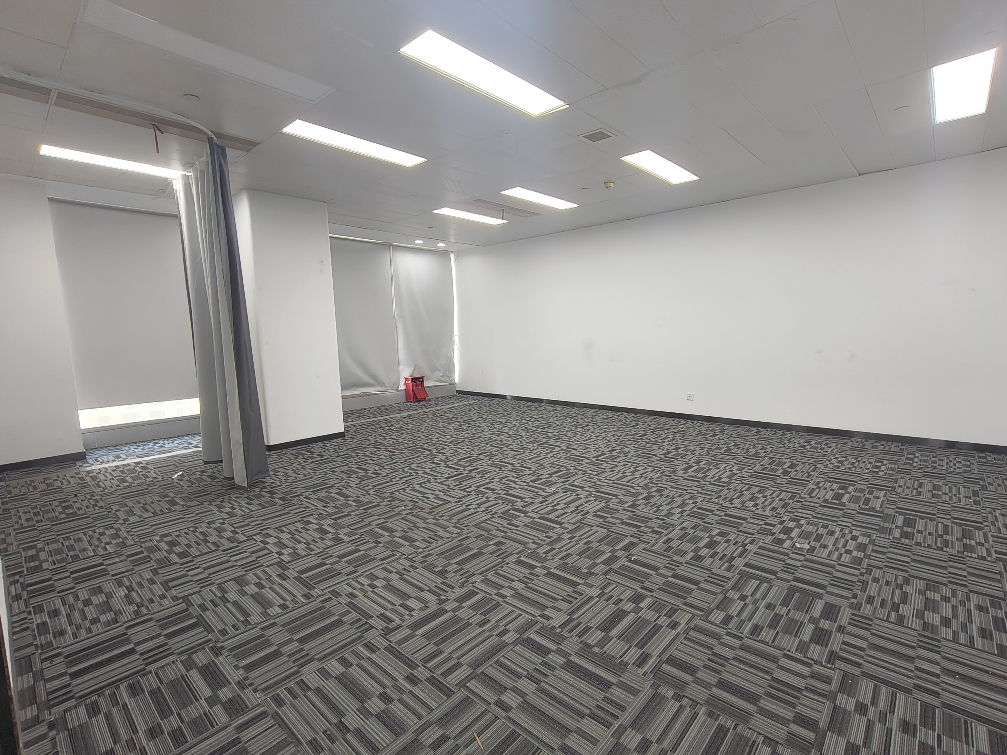 世博滨江绿地海外滩200平米写字楼出租