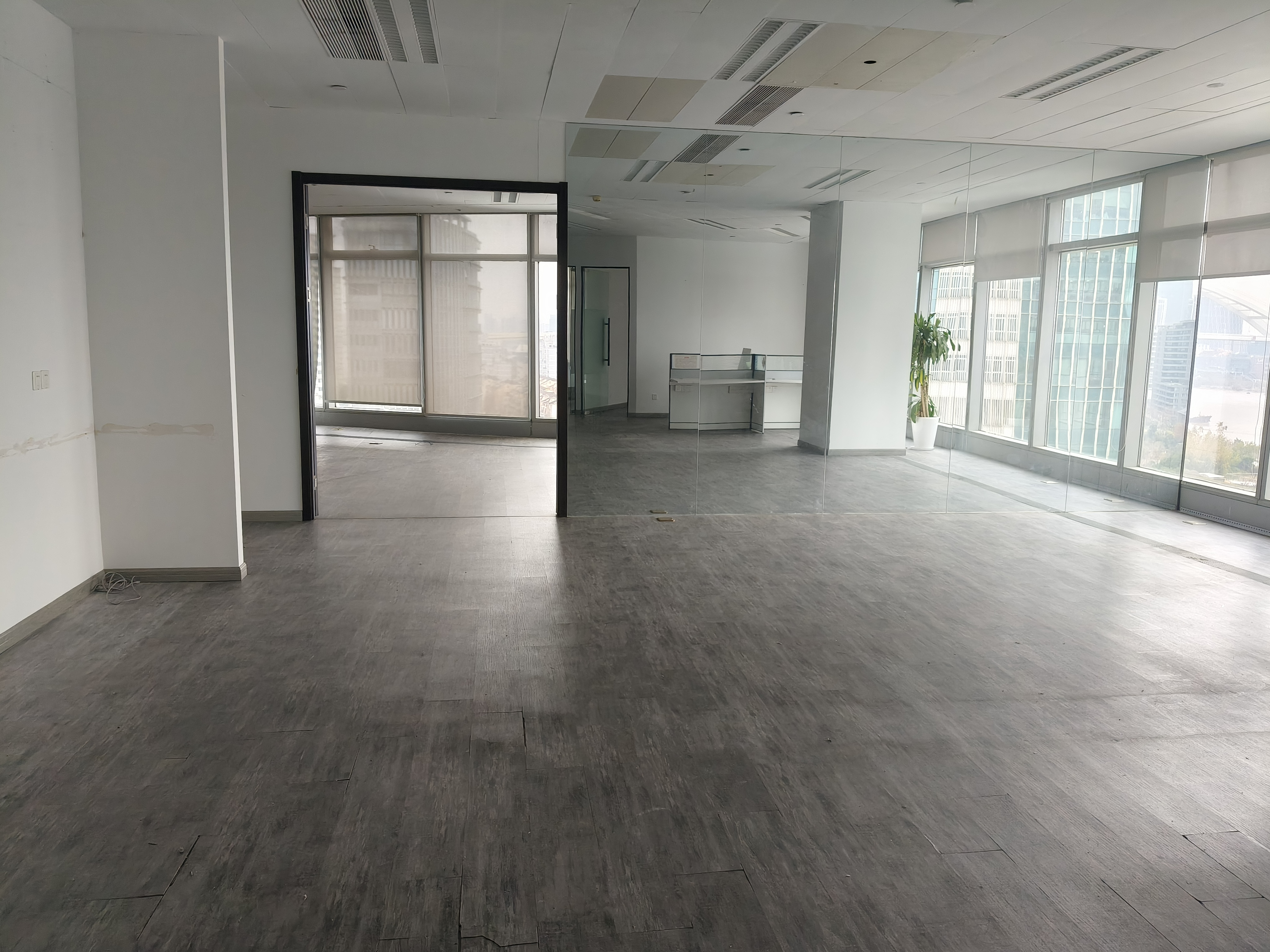 世博滨江绿地海外滩232平米写字楼出租