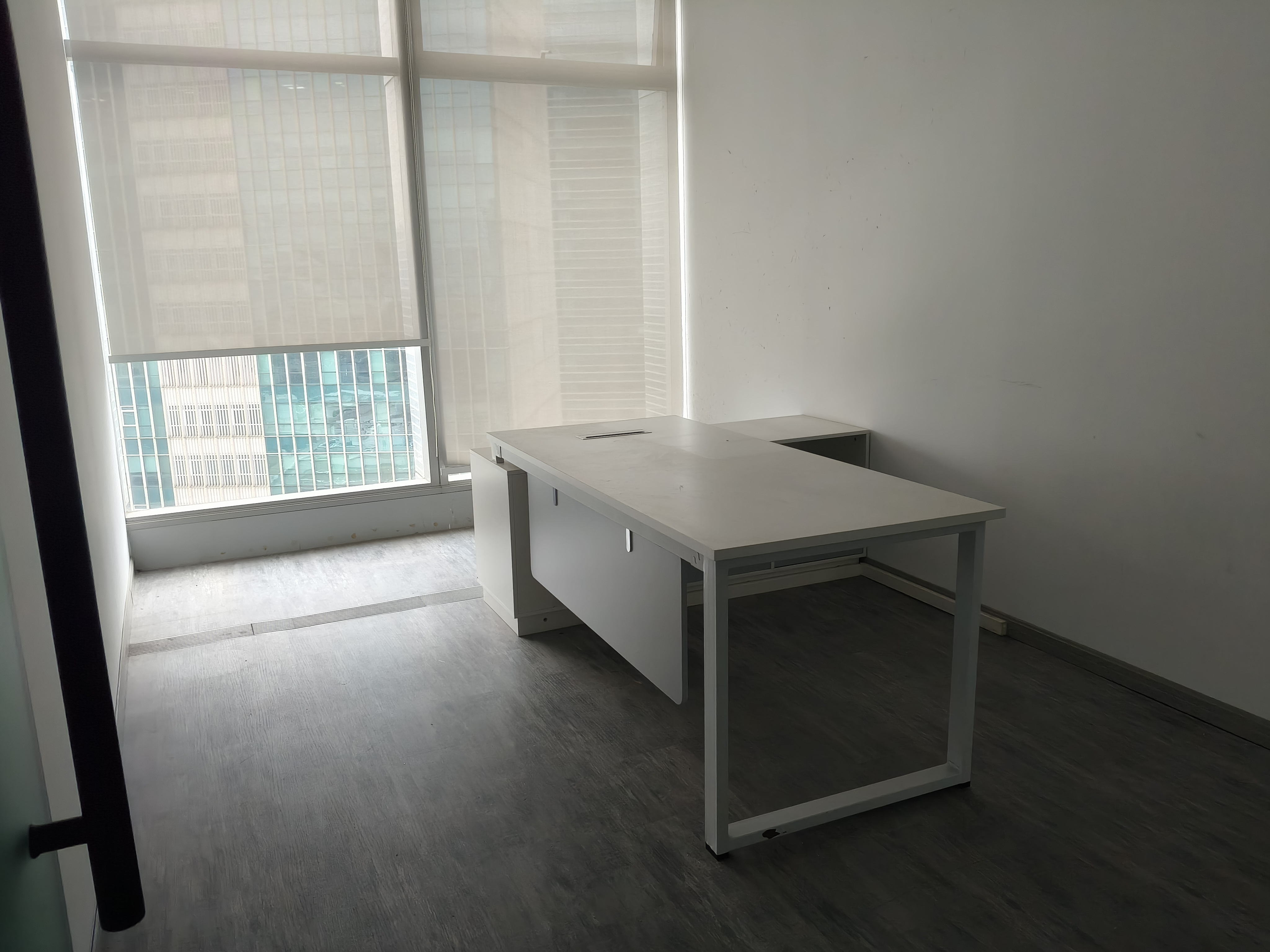 世博滨江绿地海外滩232平米写字楼出租