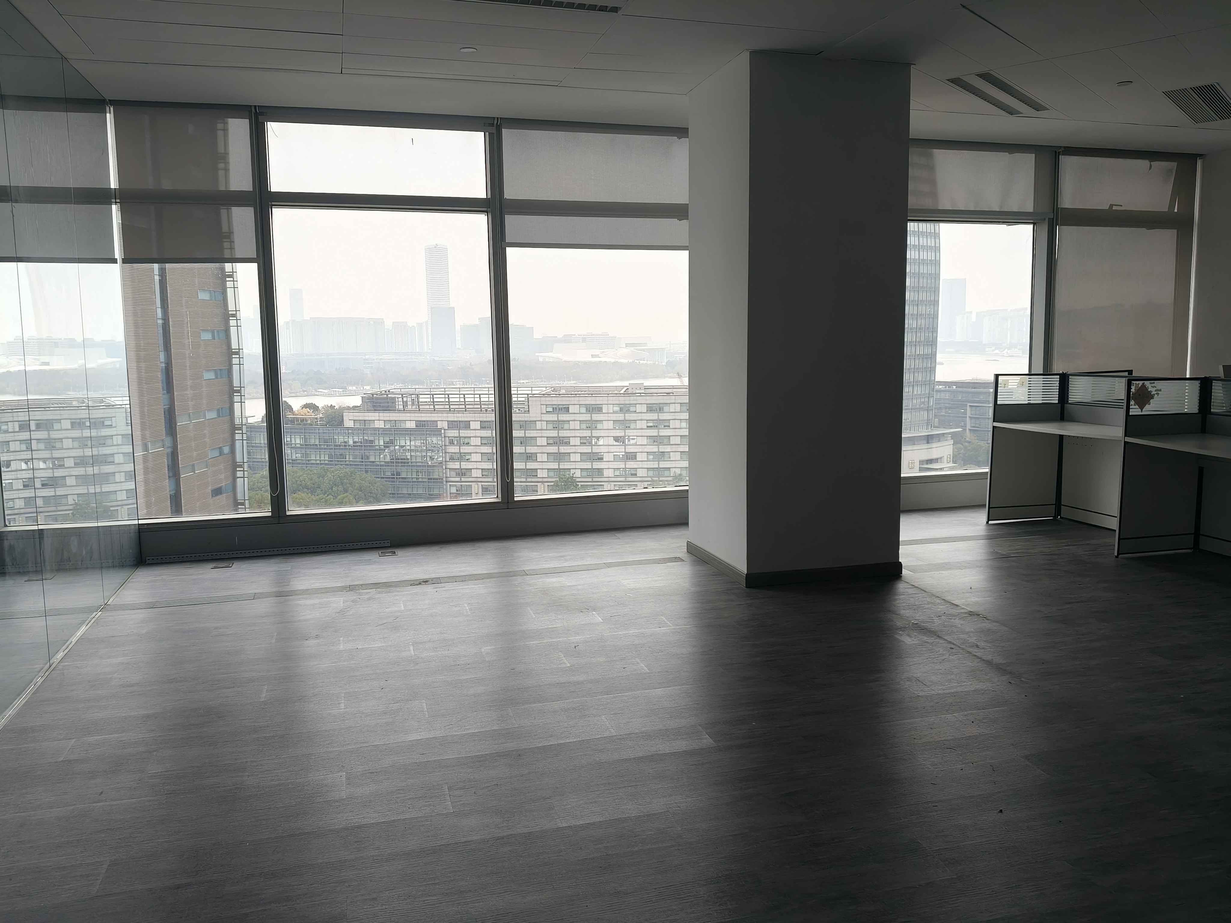 世博滨江绿地海外滩232平米写字楼出租