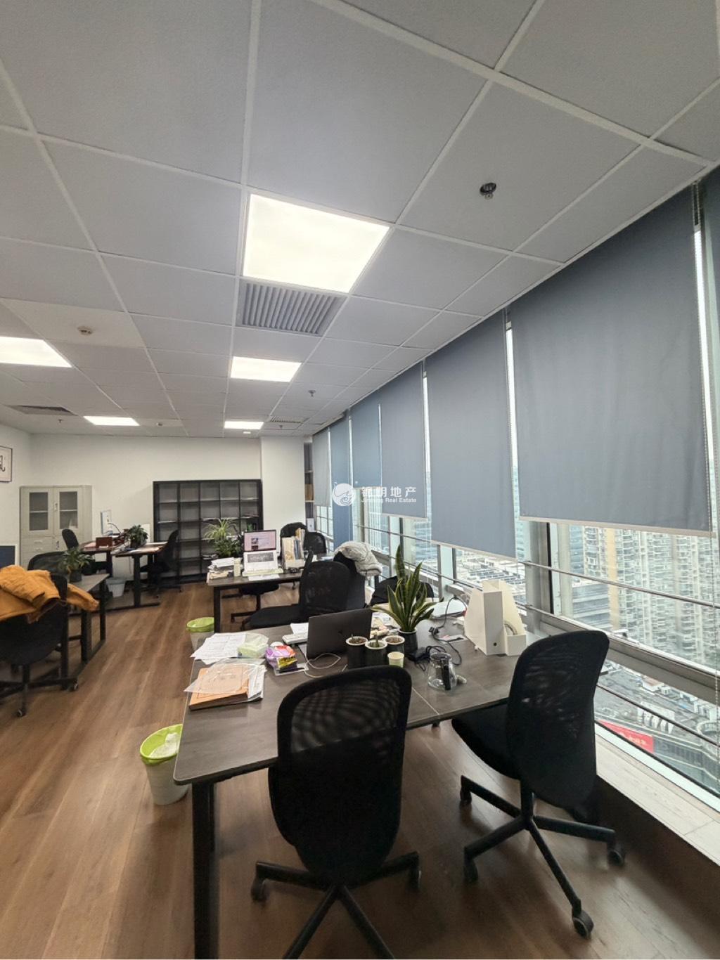 不夜城上海现代交通商务大厦73平米写字楼出租