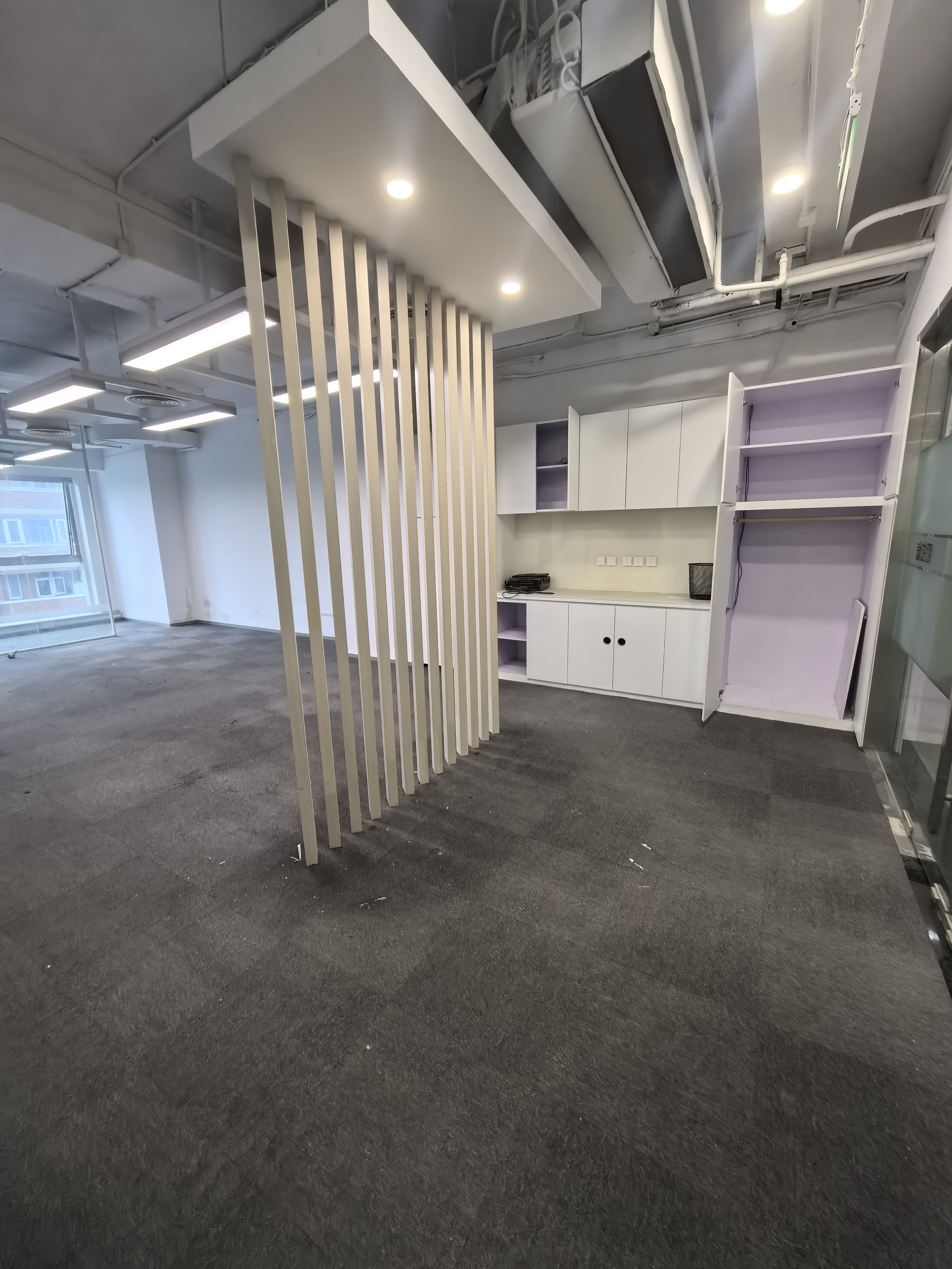 南京西路晶采世纪大厦146平米写字楼出租