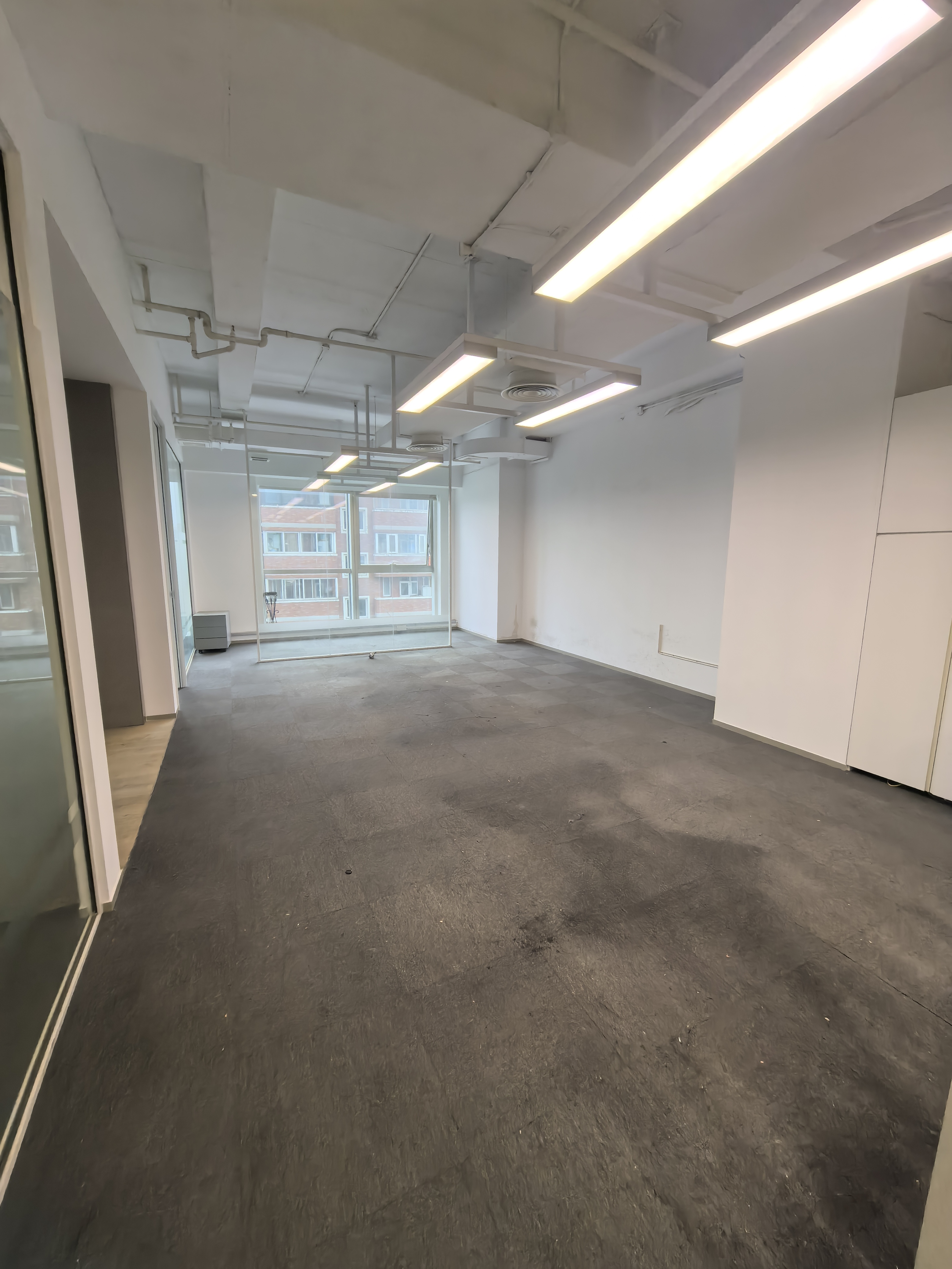 南京西路晶采世纪大厦126平米写字楼出租