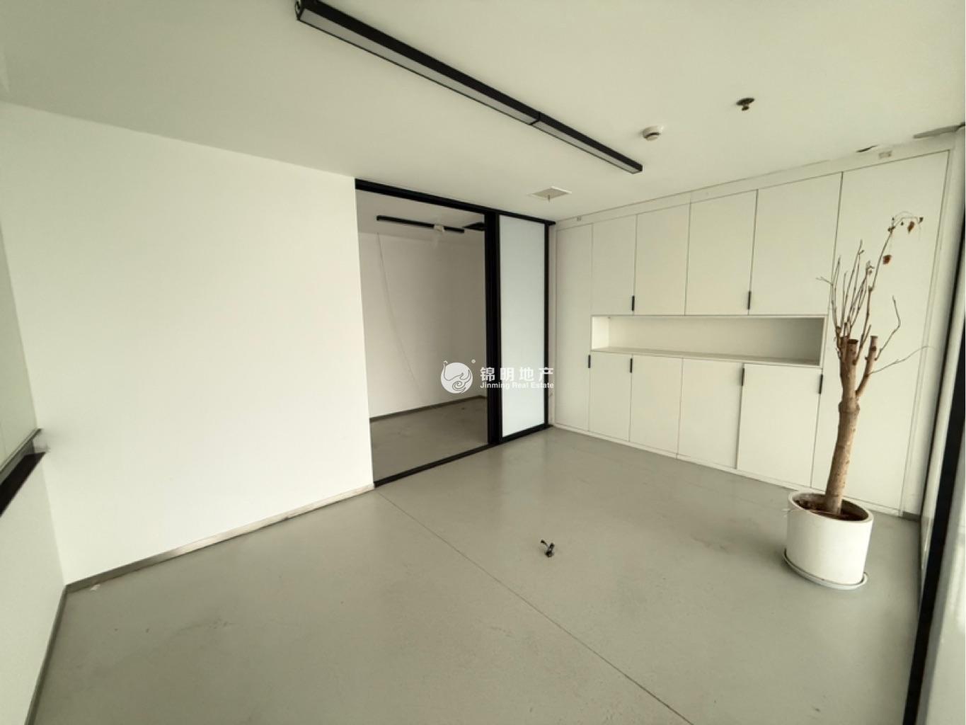 南京西路仲益大厦148平米写字楼出租