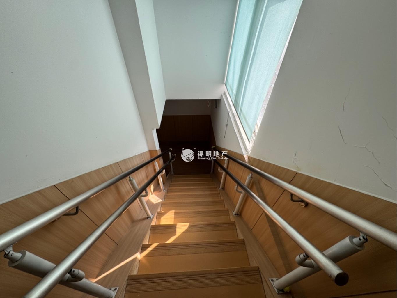 中山公园迎龙大厦479平米写字楼出租