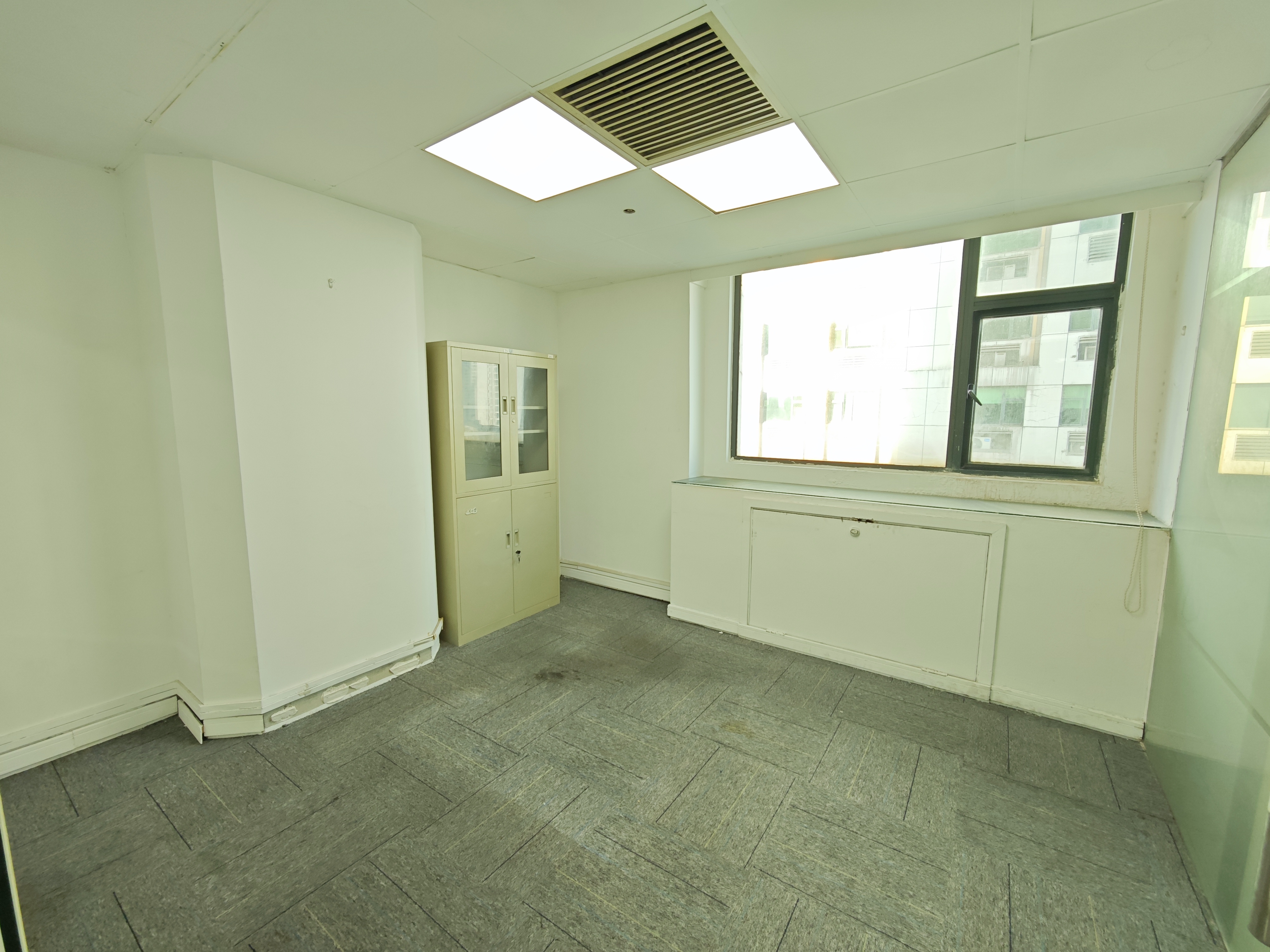 光新浦发广场96平米写字楼出租