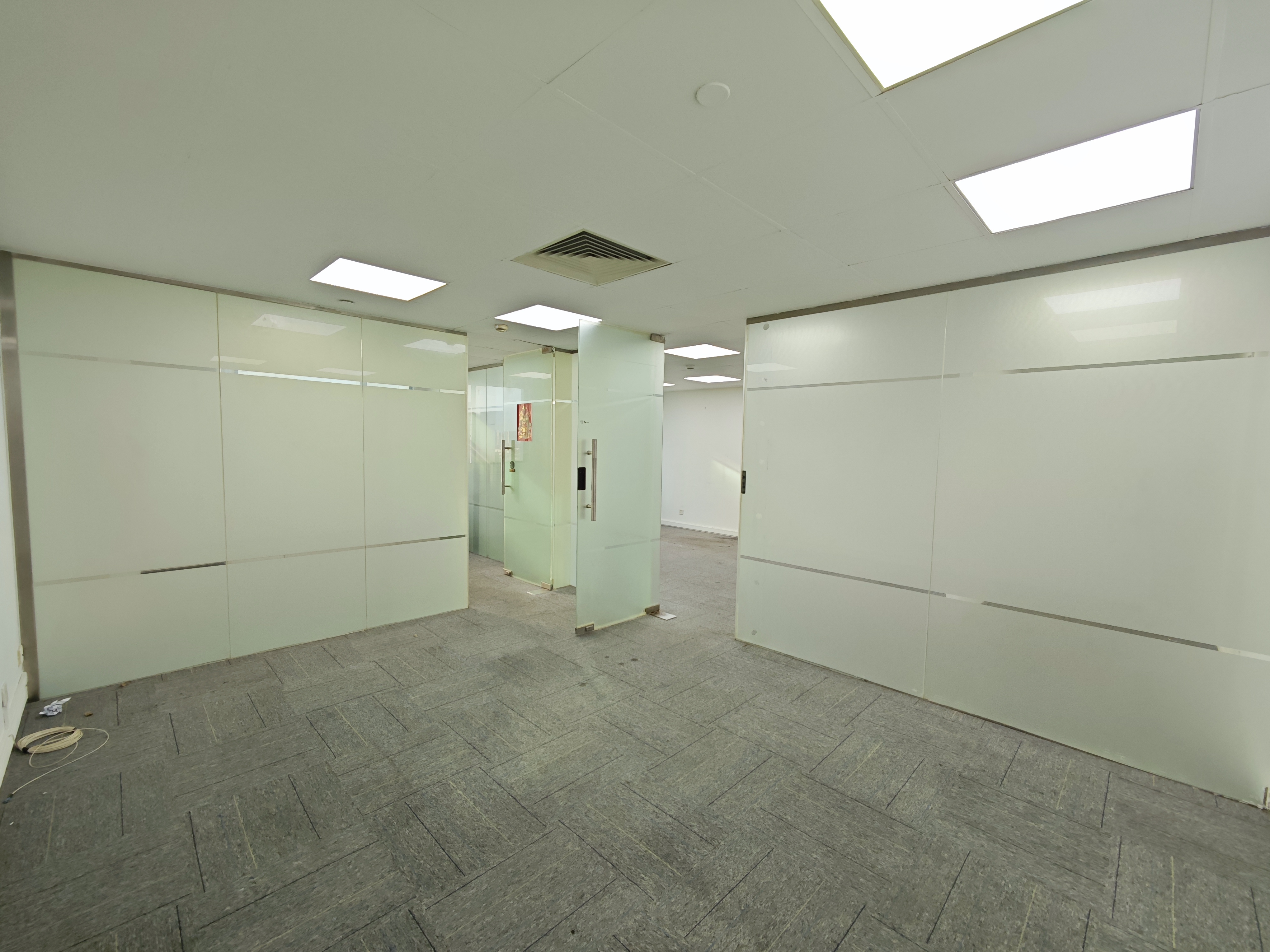 光新浦发广场96平米写字楼出租