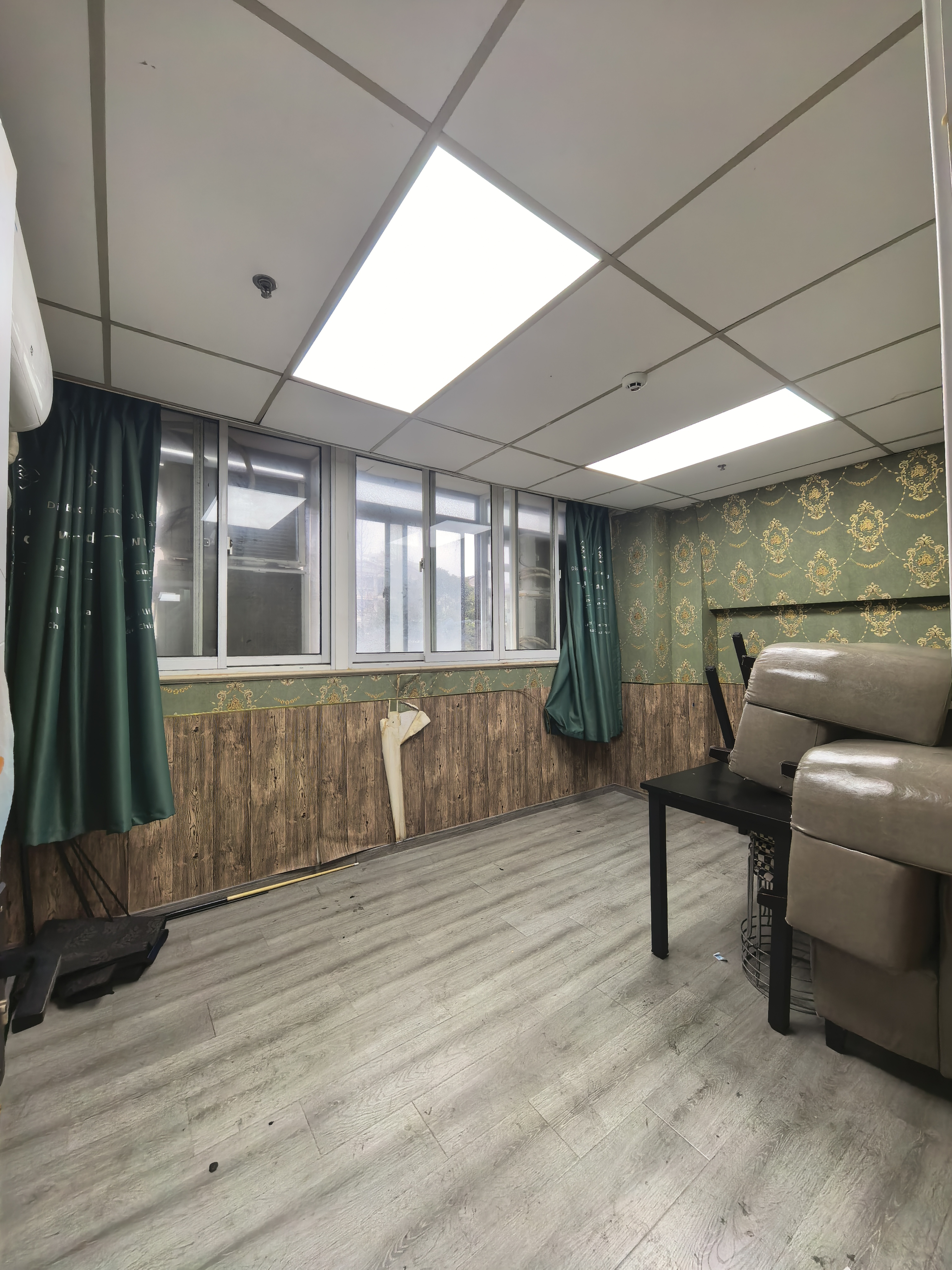 中山公园虹桥世家花园138平米写字楼出租