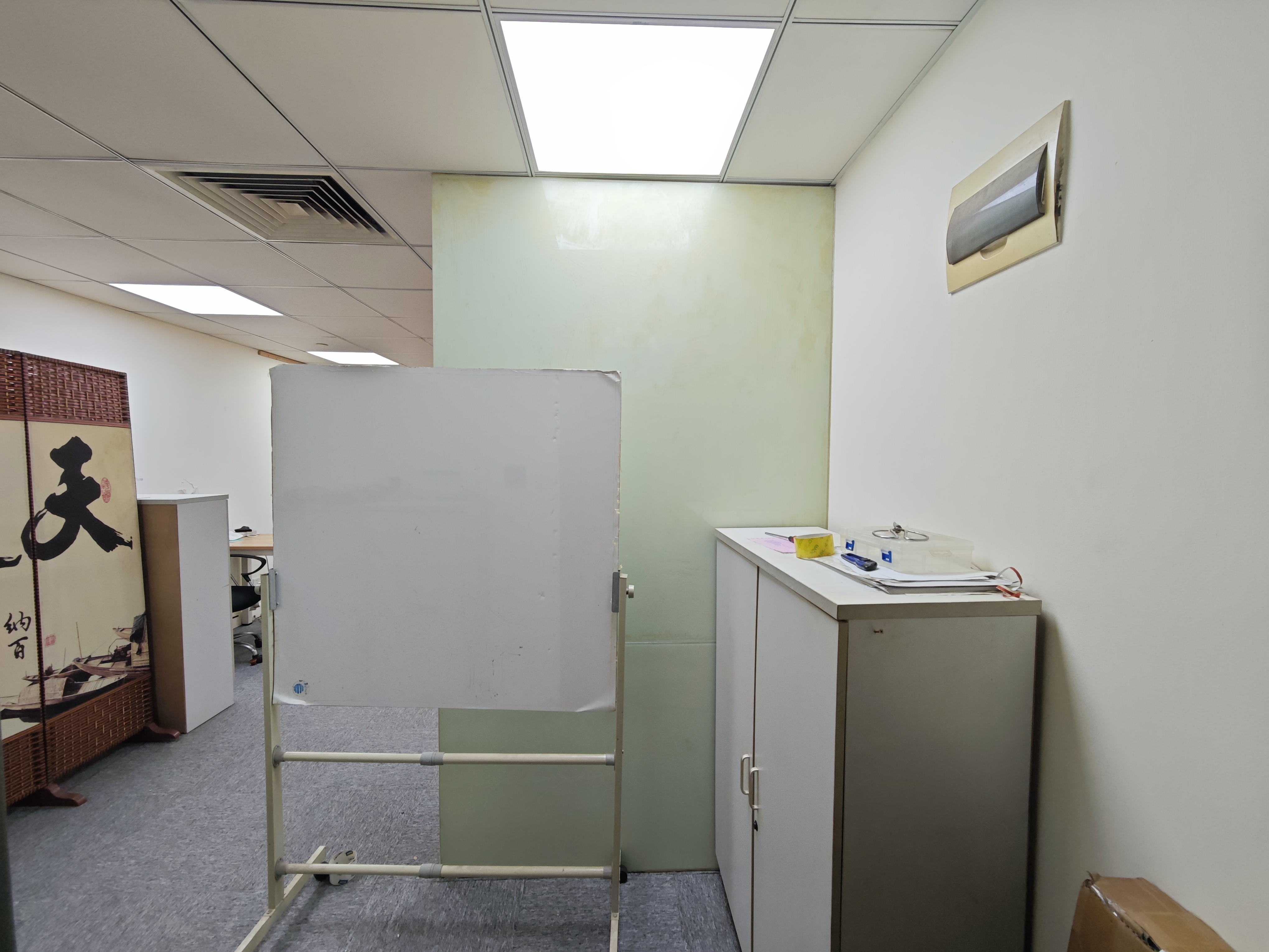 光新浦发广场56平米写字楼出租