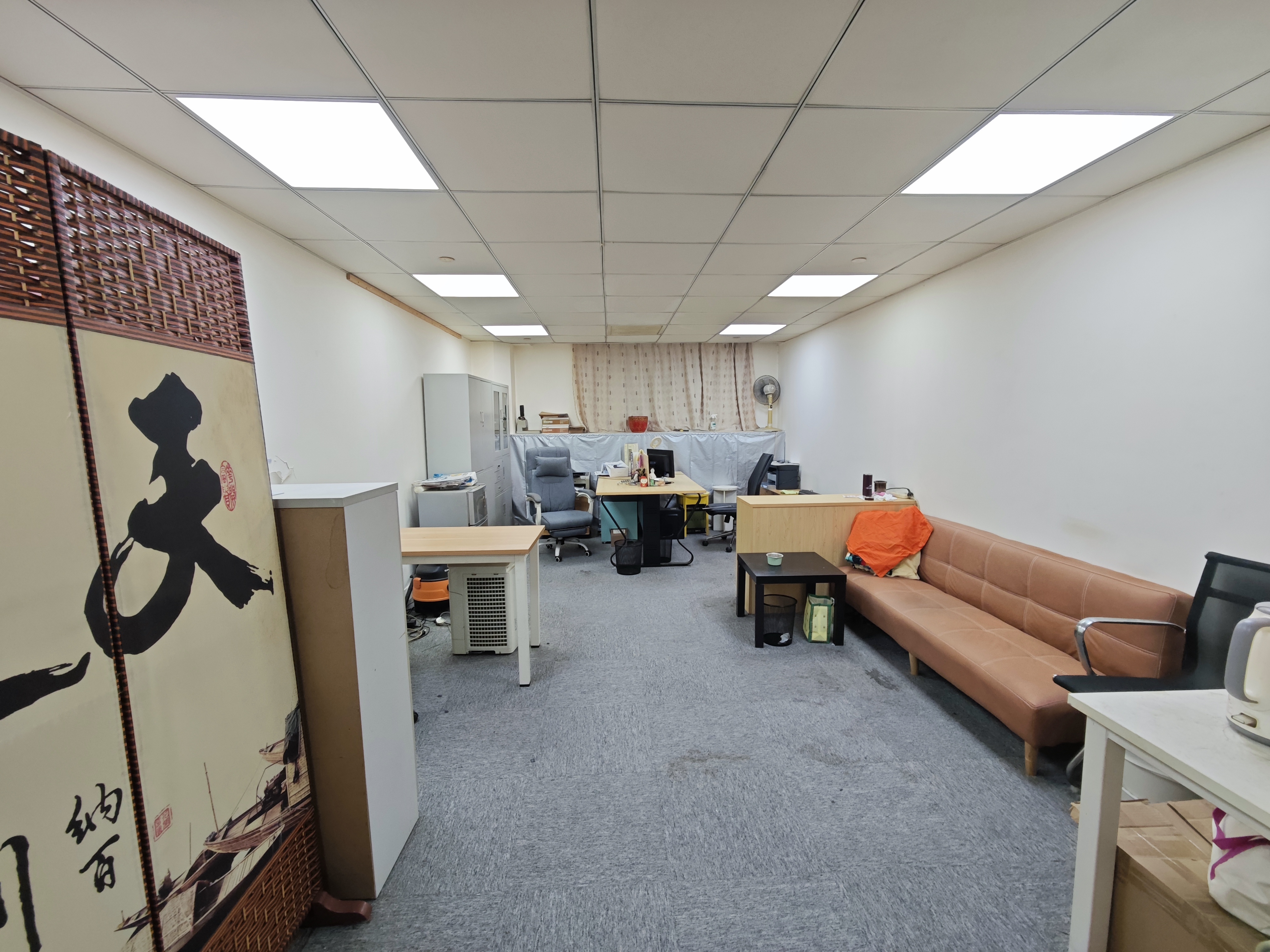 光新浦发广场56平米写字楼出租