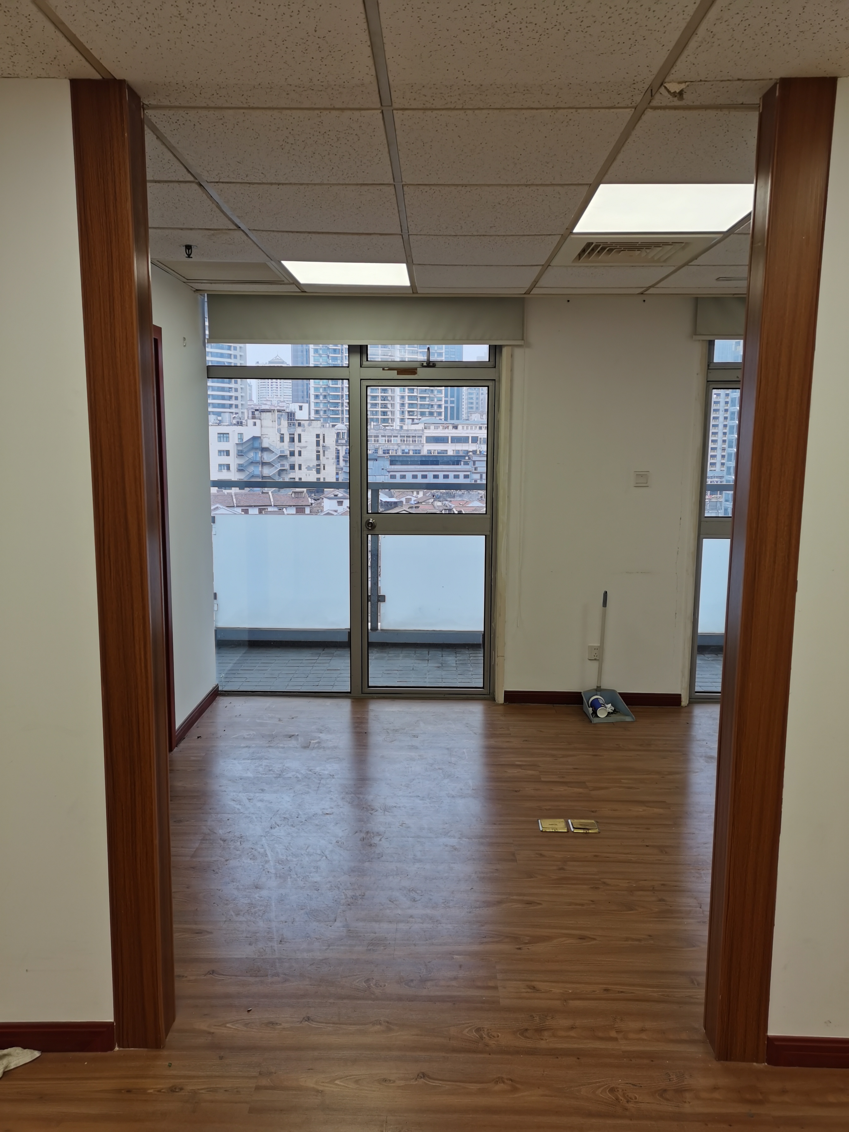 淮海中路淮海中华大厦78平米写字楼出租