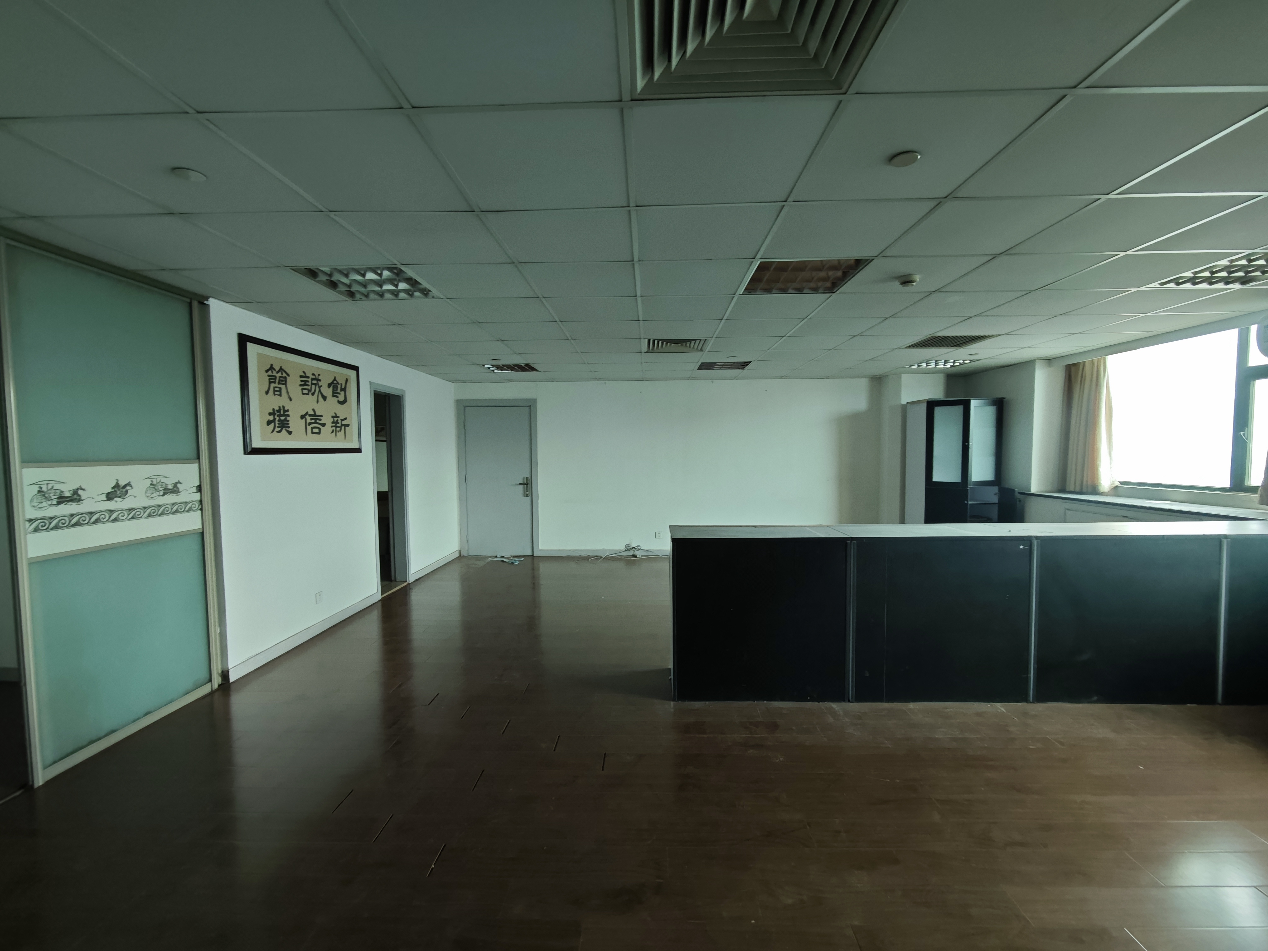 光新浦发广场99平米写字楼出租