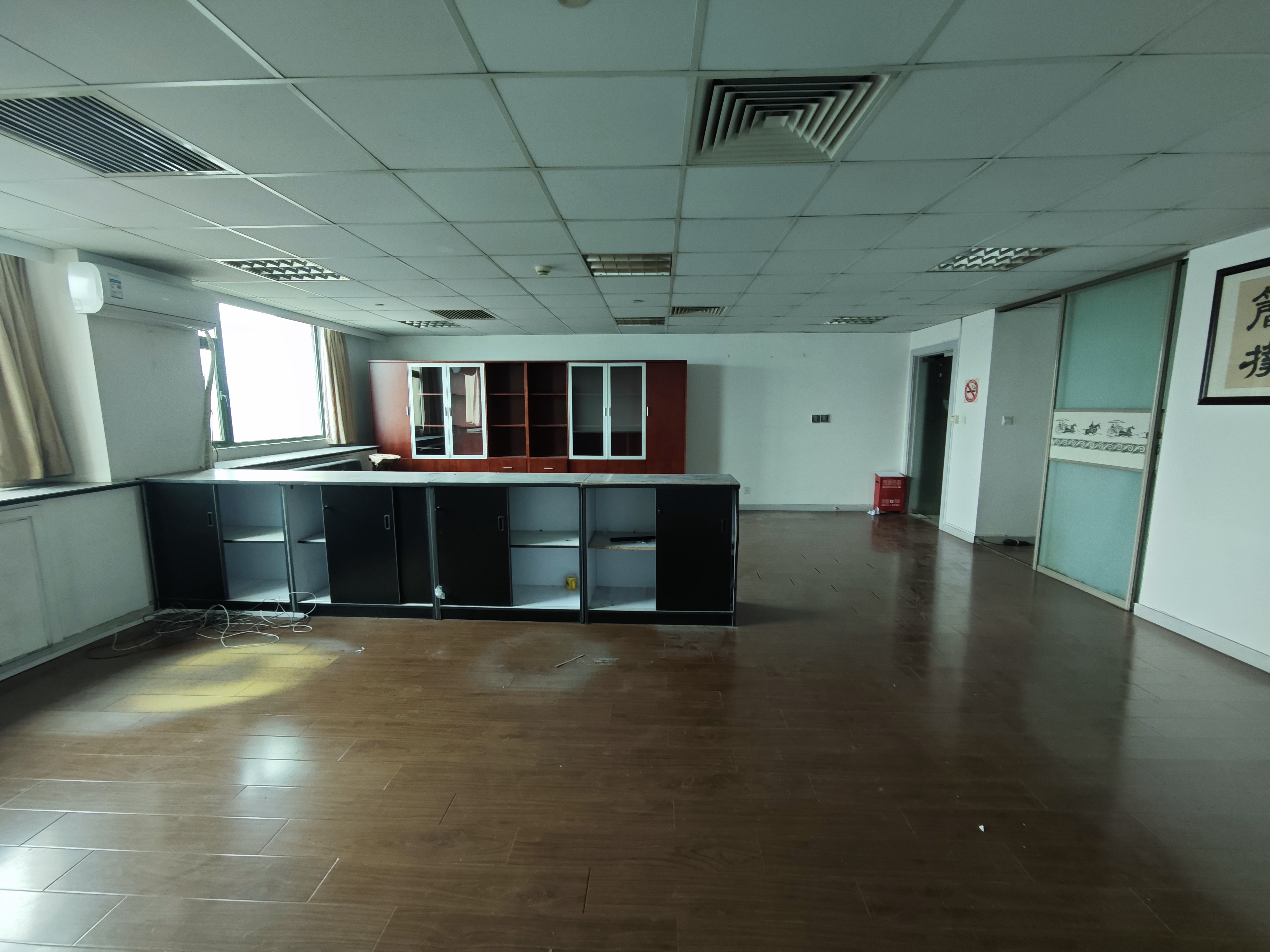 光新浦发广场99平米写字楼出租