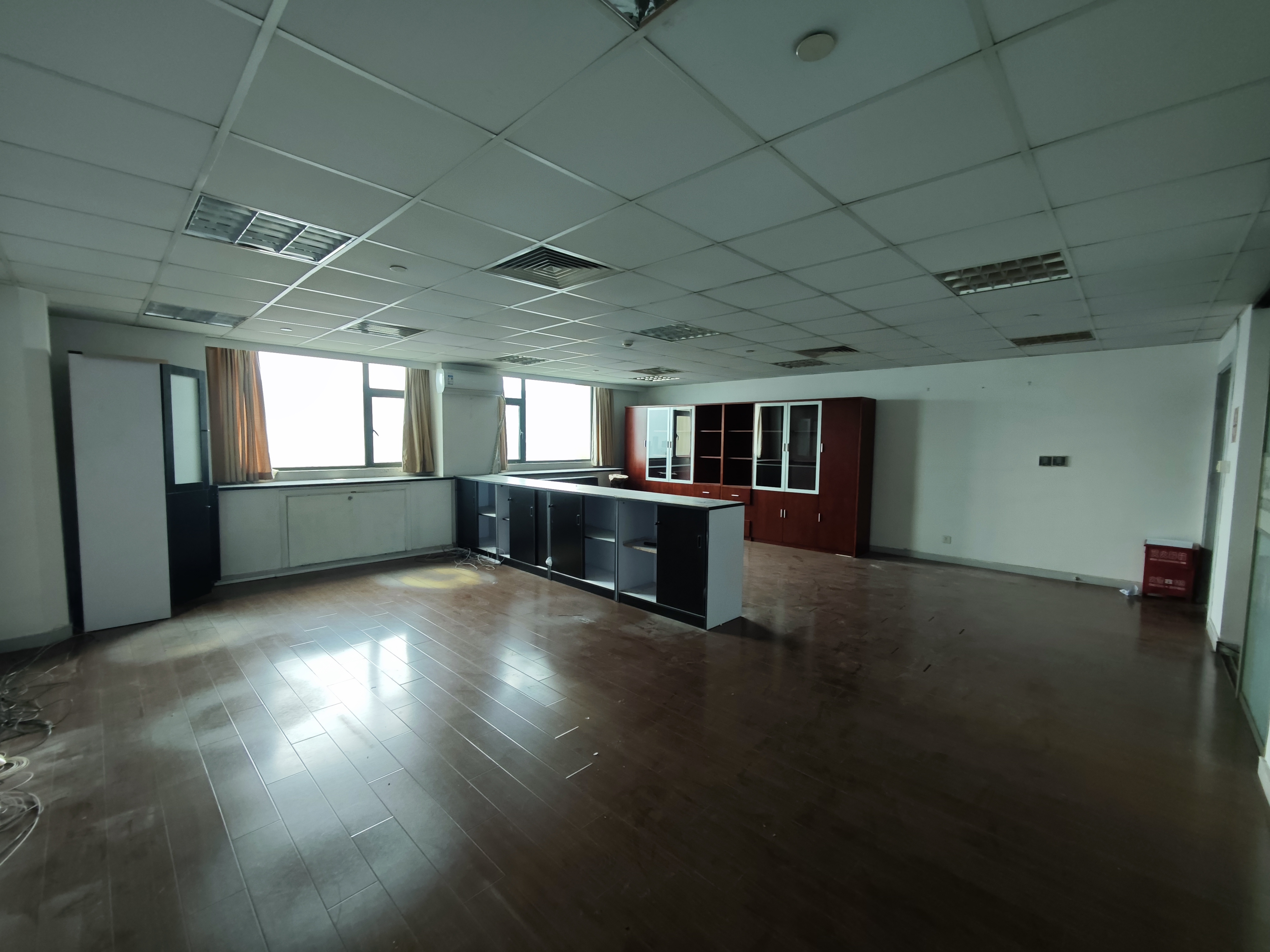 光新浦发广场99平米写字楼出租