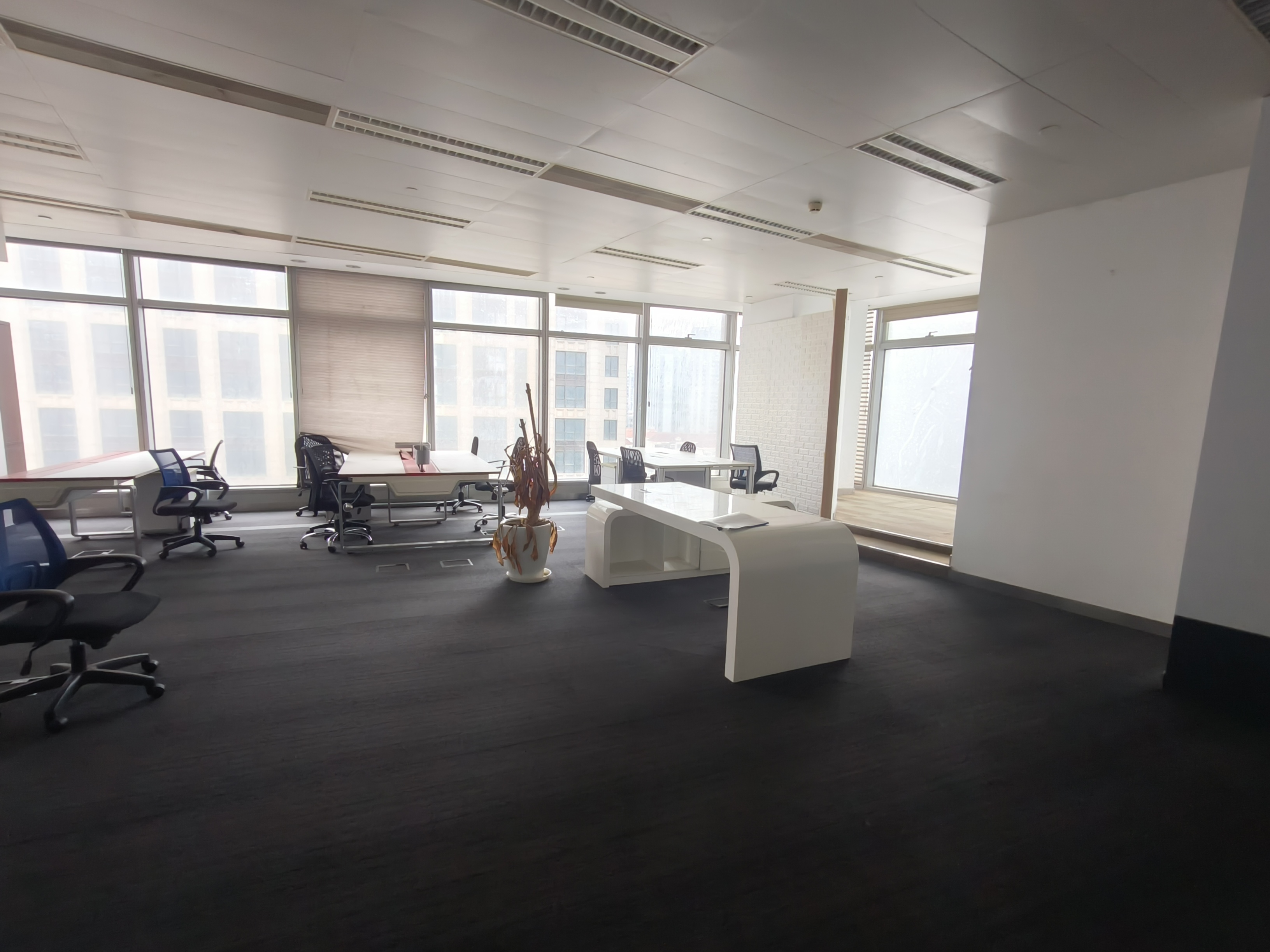 世博滨江绿地海外滩187平米写字楼出租