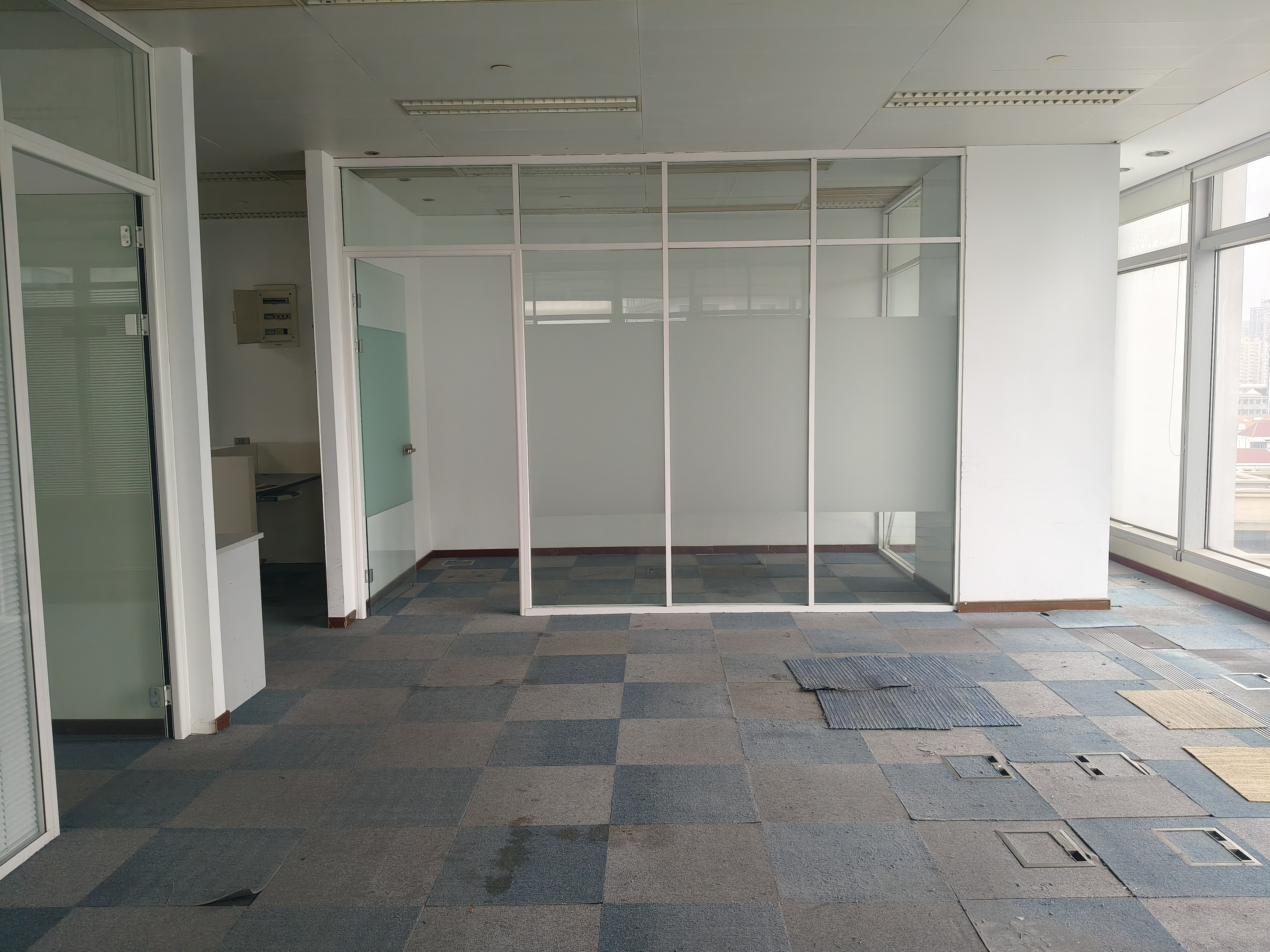 世博滨江绿地海外滩168平米写字楼出租