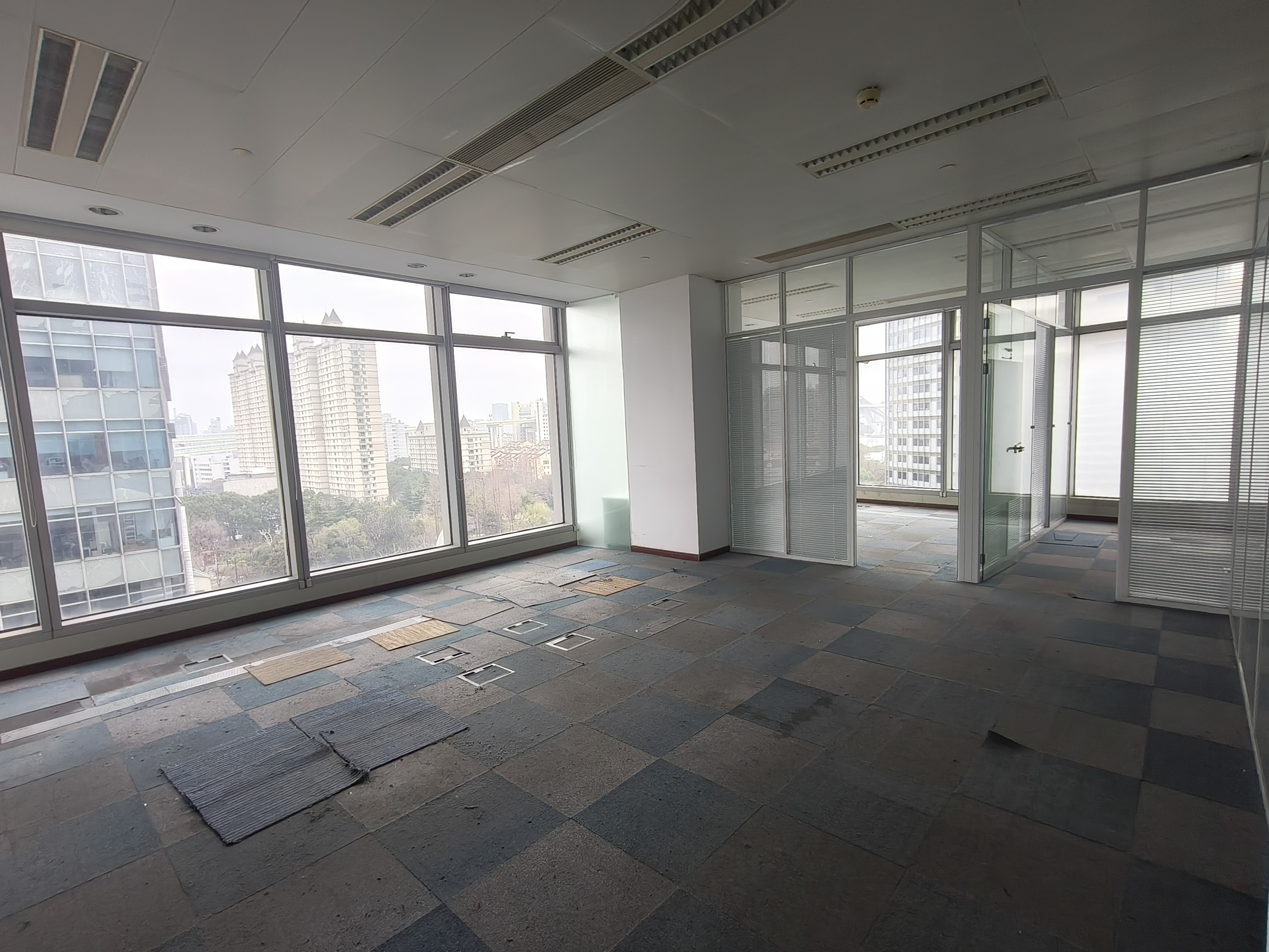 世博滨江绿地海外滩168平米写字楼出租