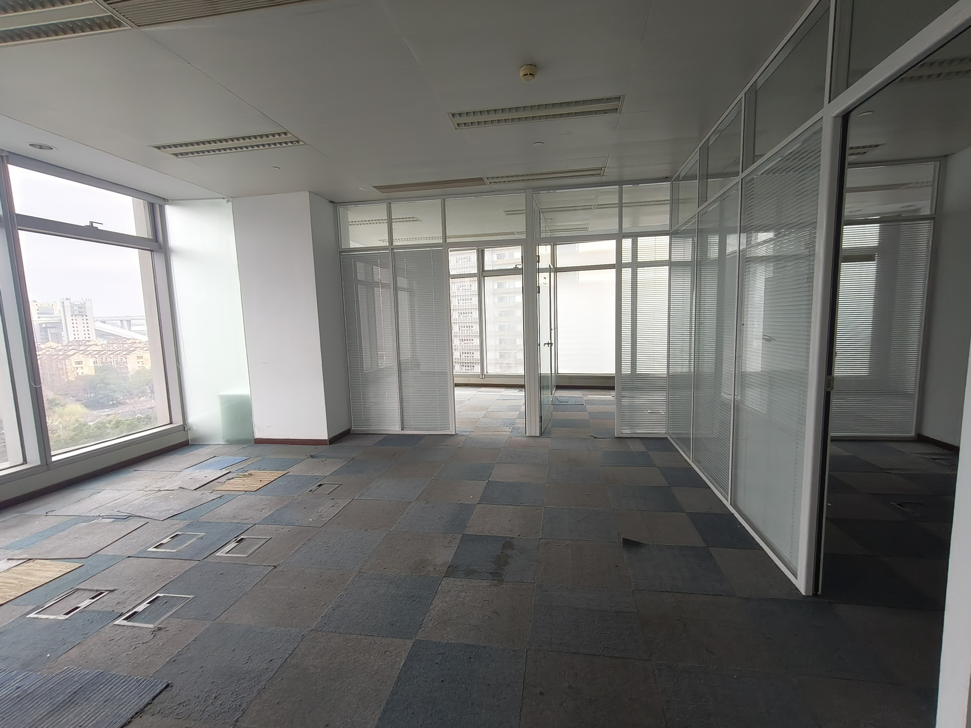 世博滨江绿地海外滩168平米写字楼出租