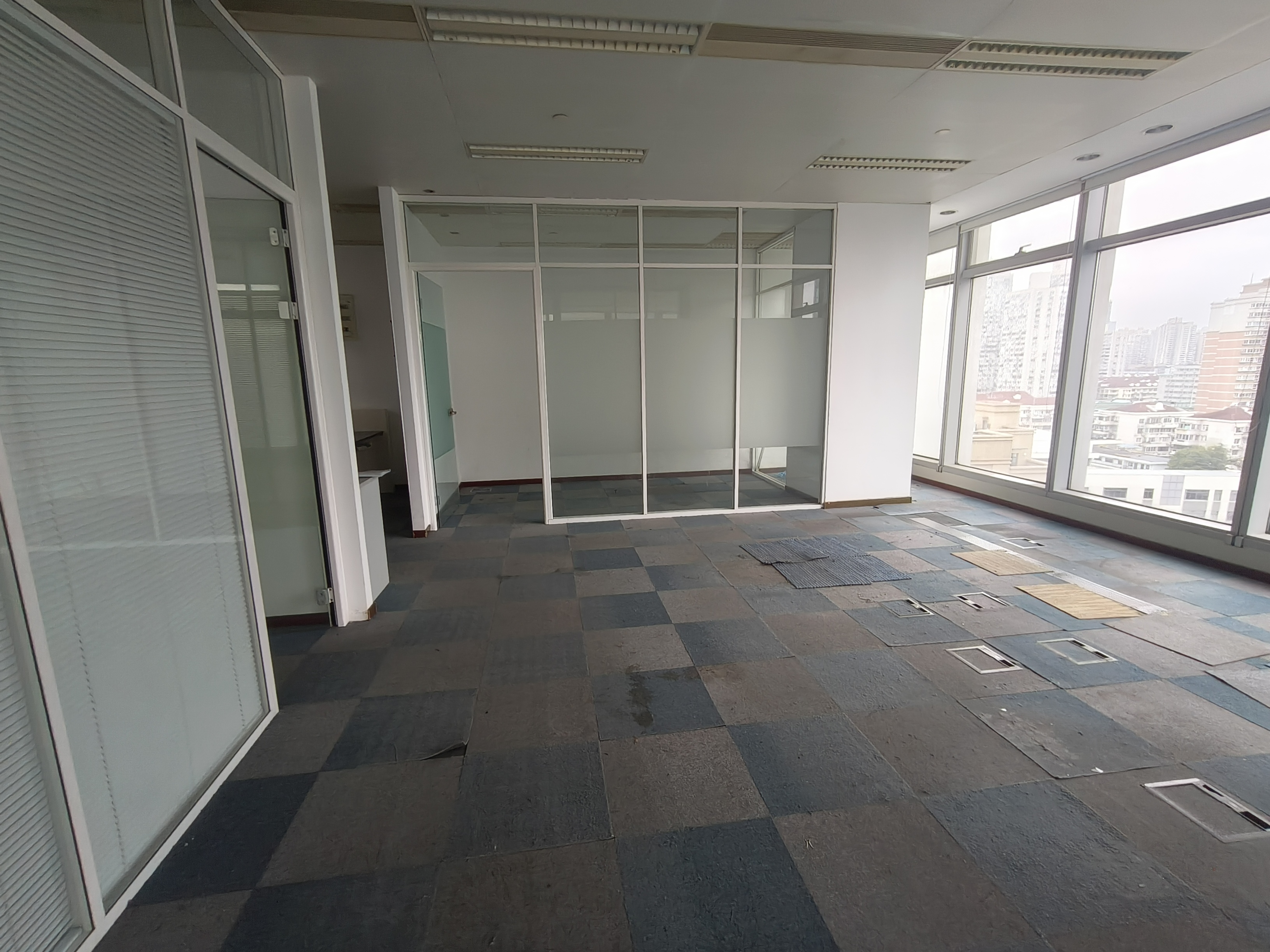 世博滨江绿地海外滩168平米写字楼出租