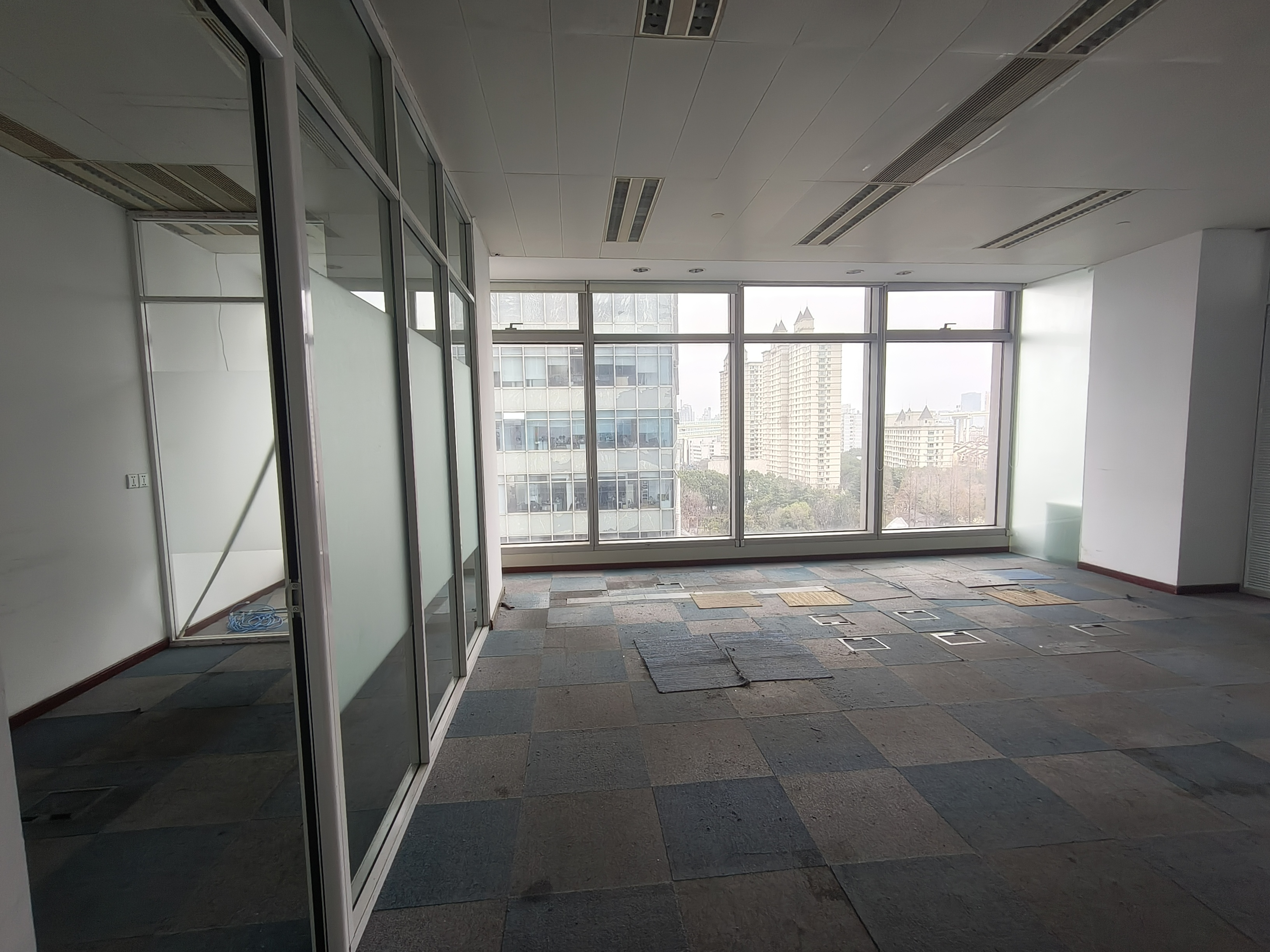 世博滨江绿地海外滩168平米写字楼出租