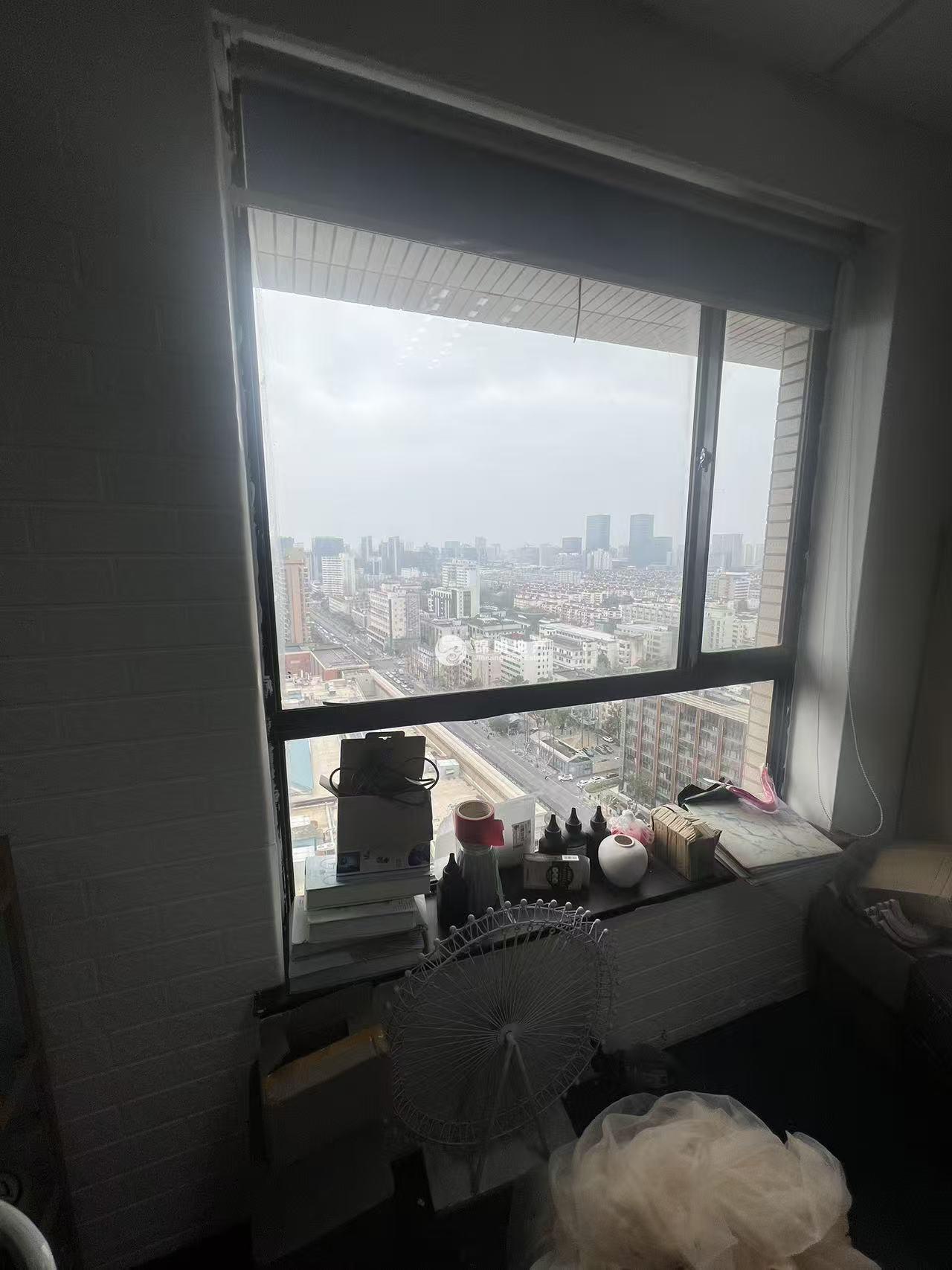 漕河泾光大会展中心90平米写字楼出售