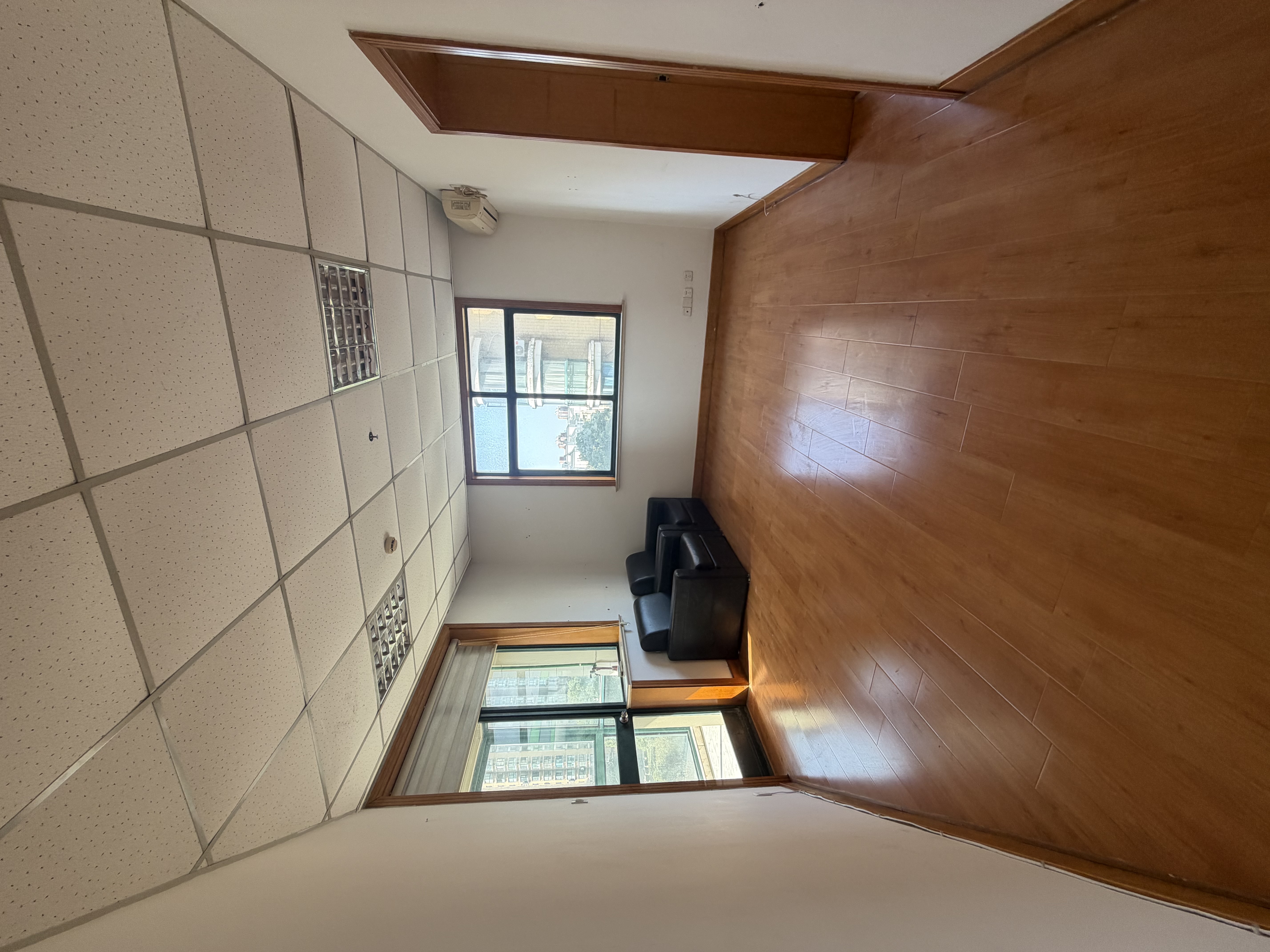 曲阳景明大厦102平米写字楼出租