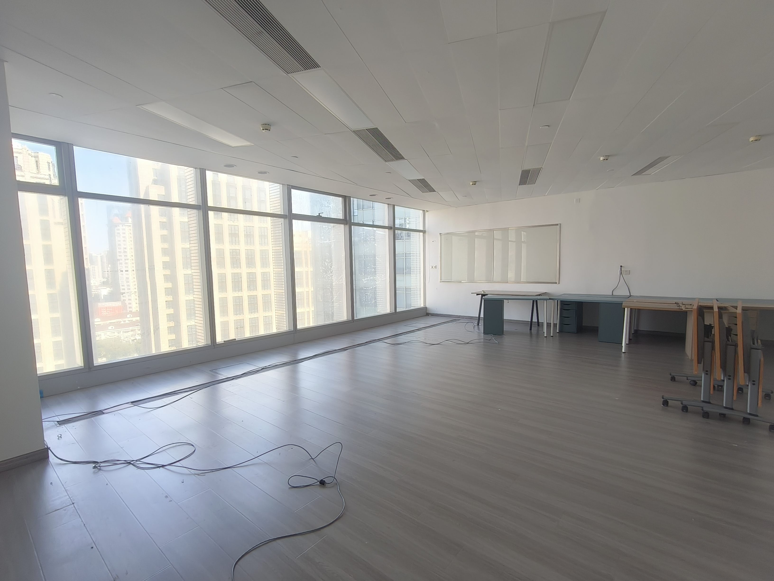 世博滨江绿地海外滩169平米写字楼出租